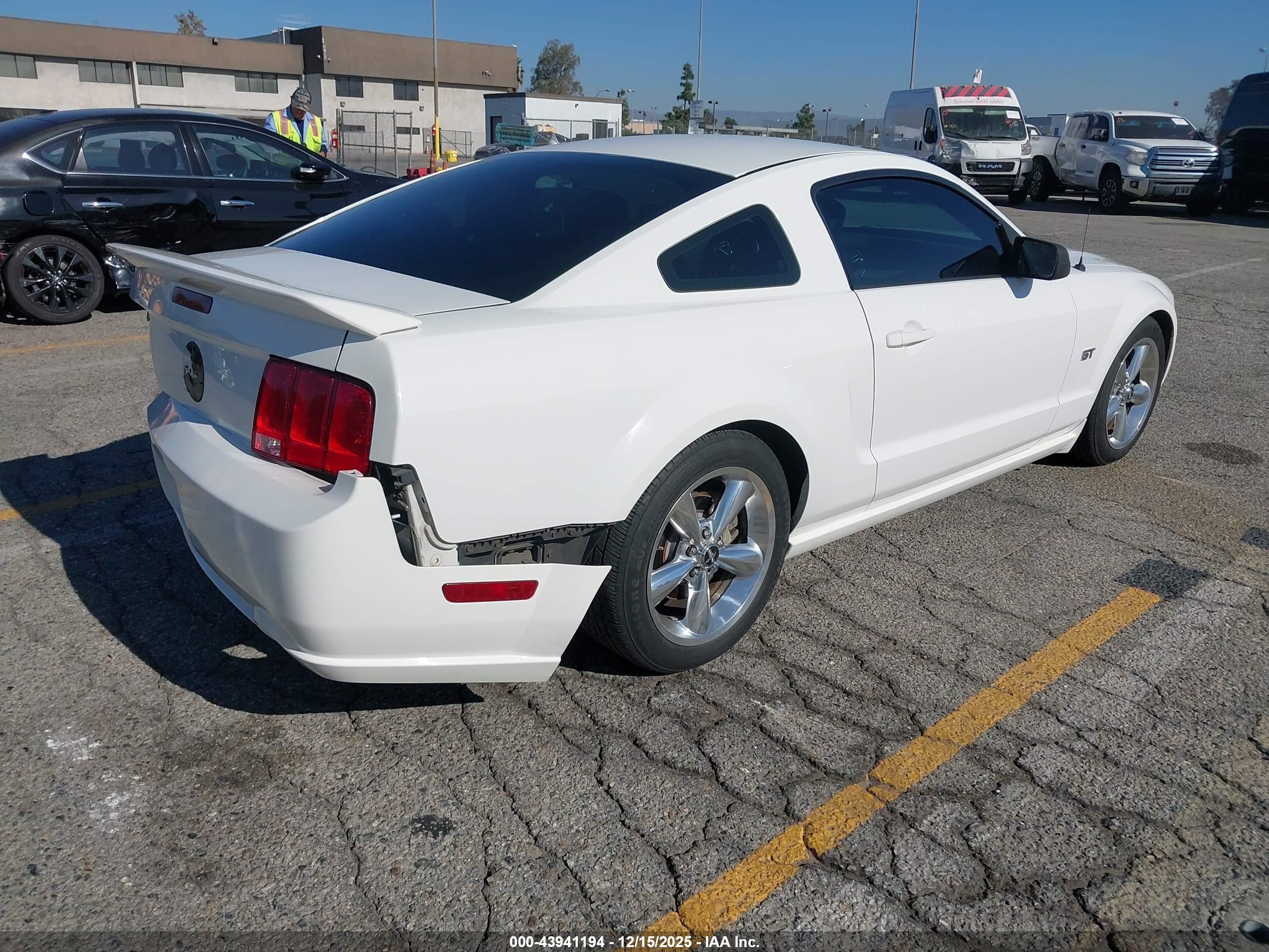 FORD MUSTANG image 4