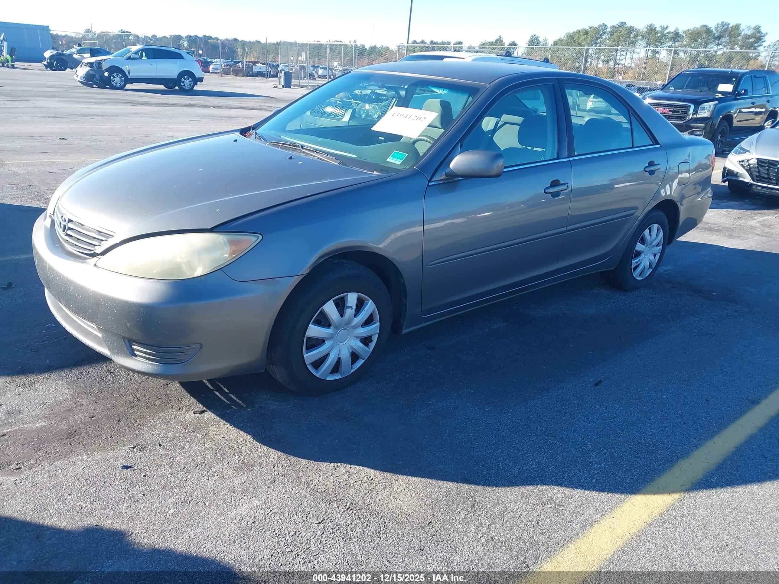 TOYOTA CAMRY image 2