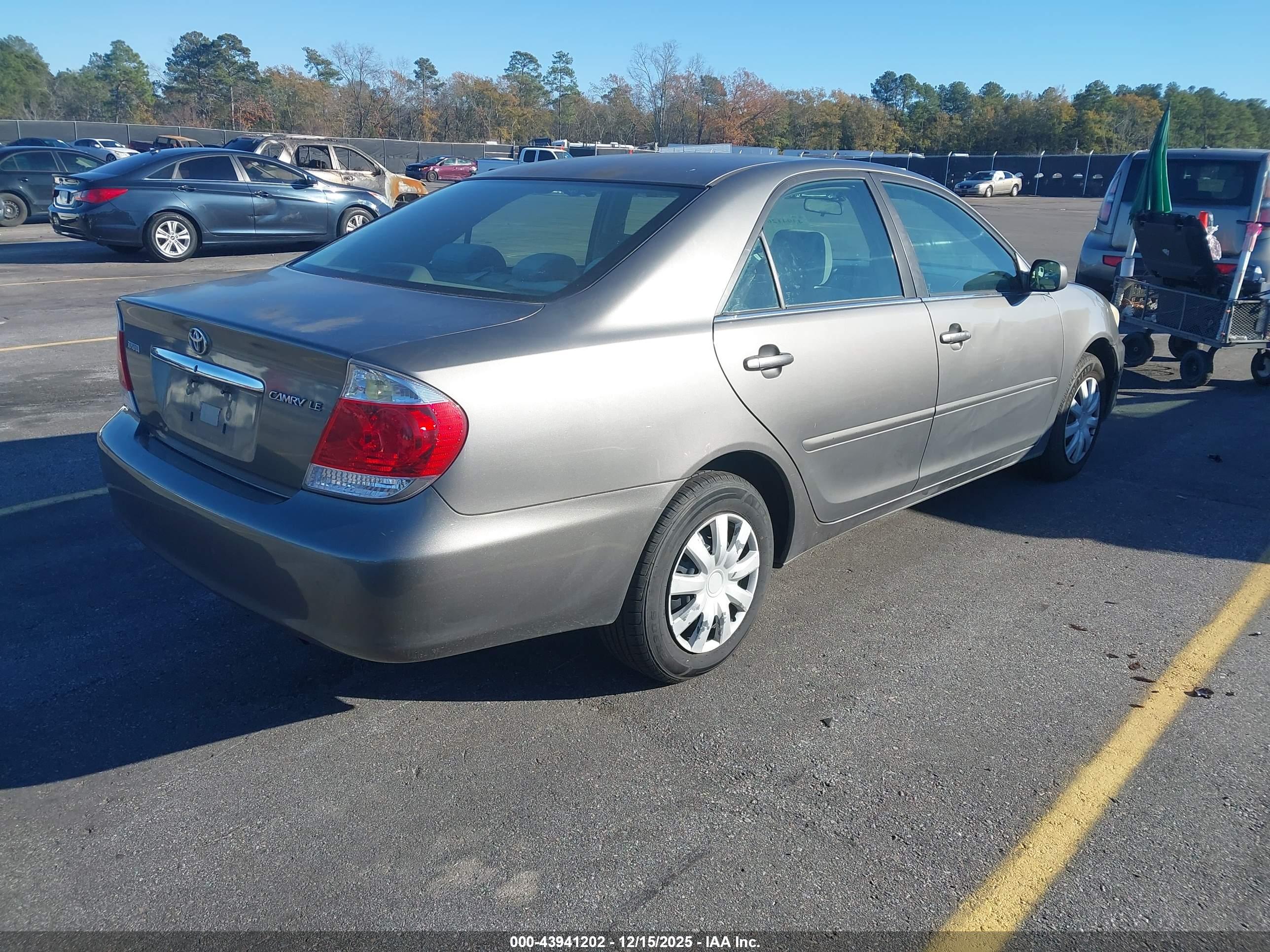 TOYOTA CAMRY image 4