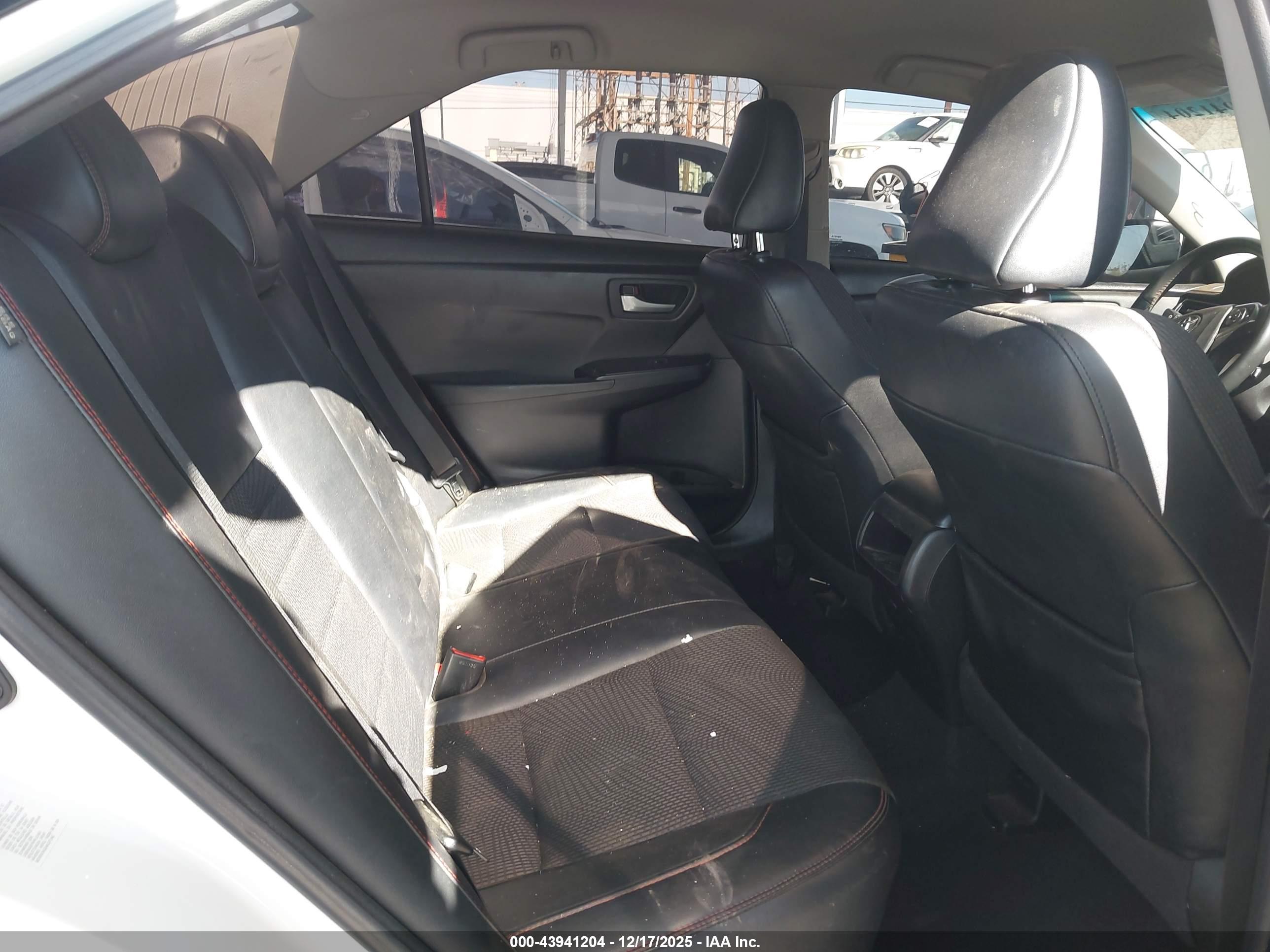 TOYOTA CAMRY image 8