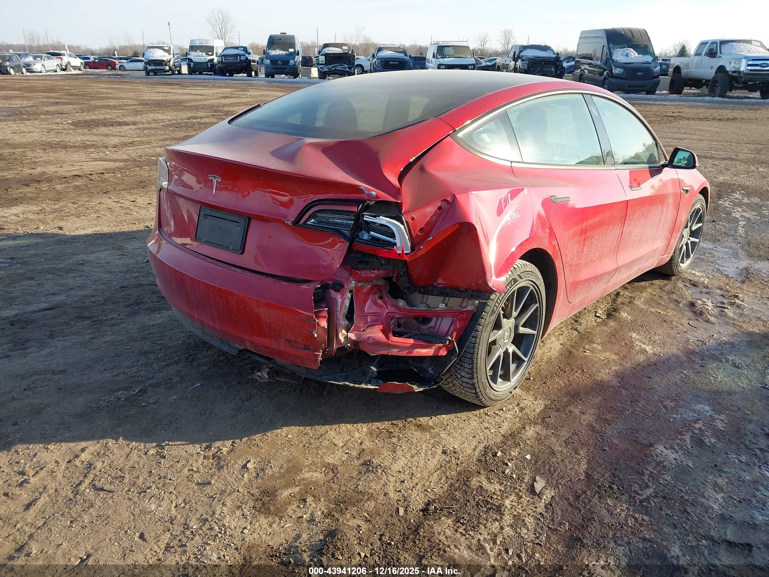 TESLA MODEL image 4