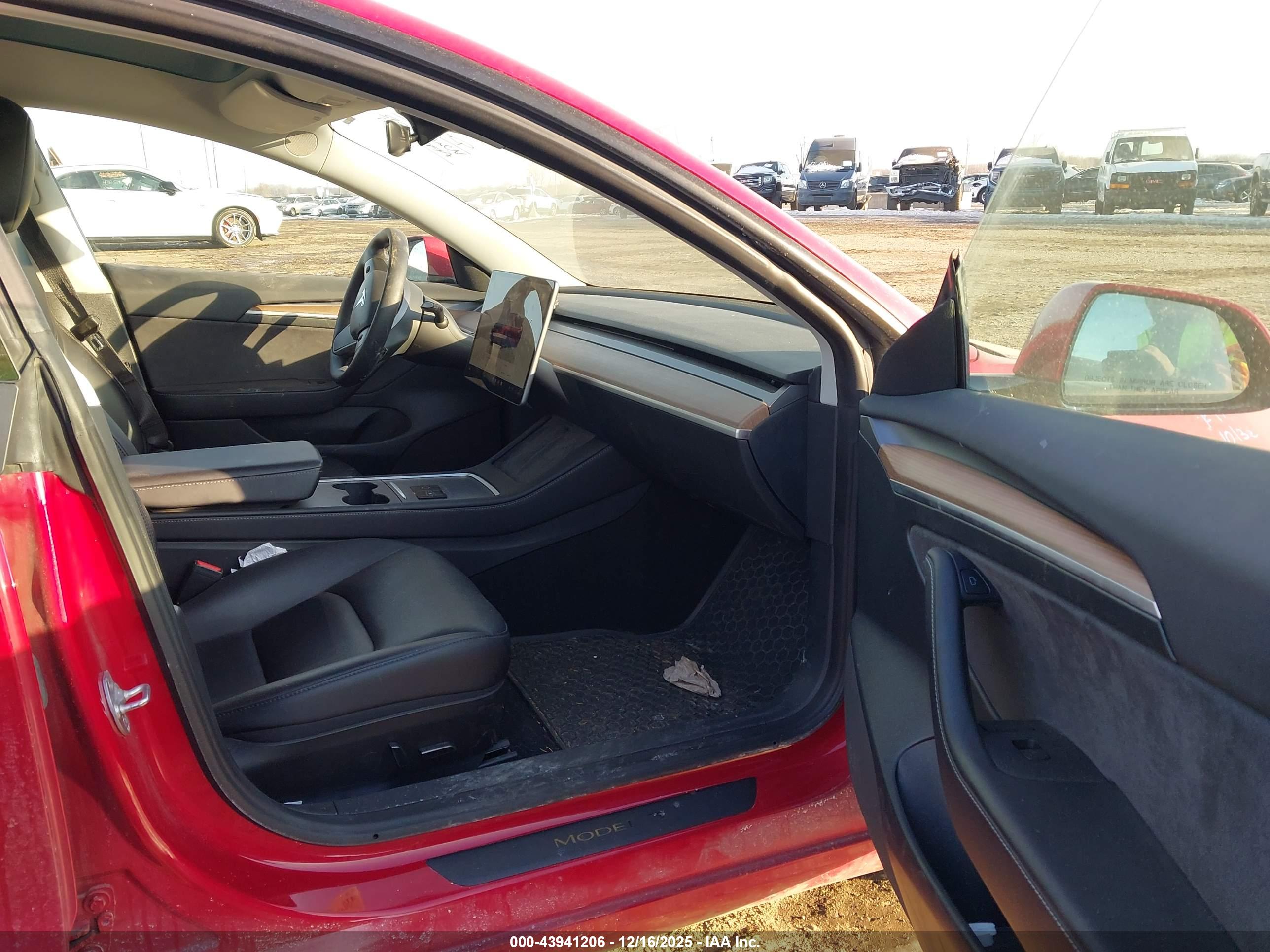 TESLA MODEL image 5