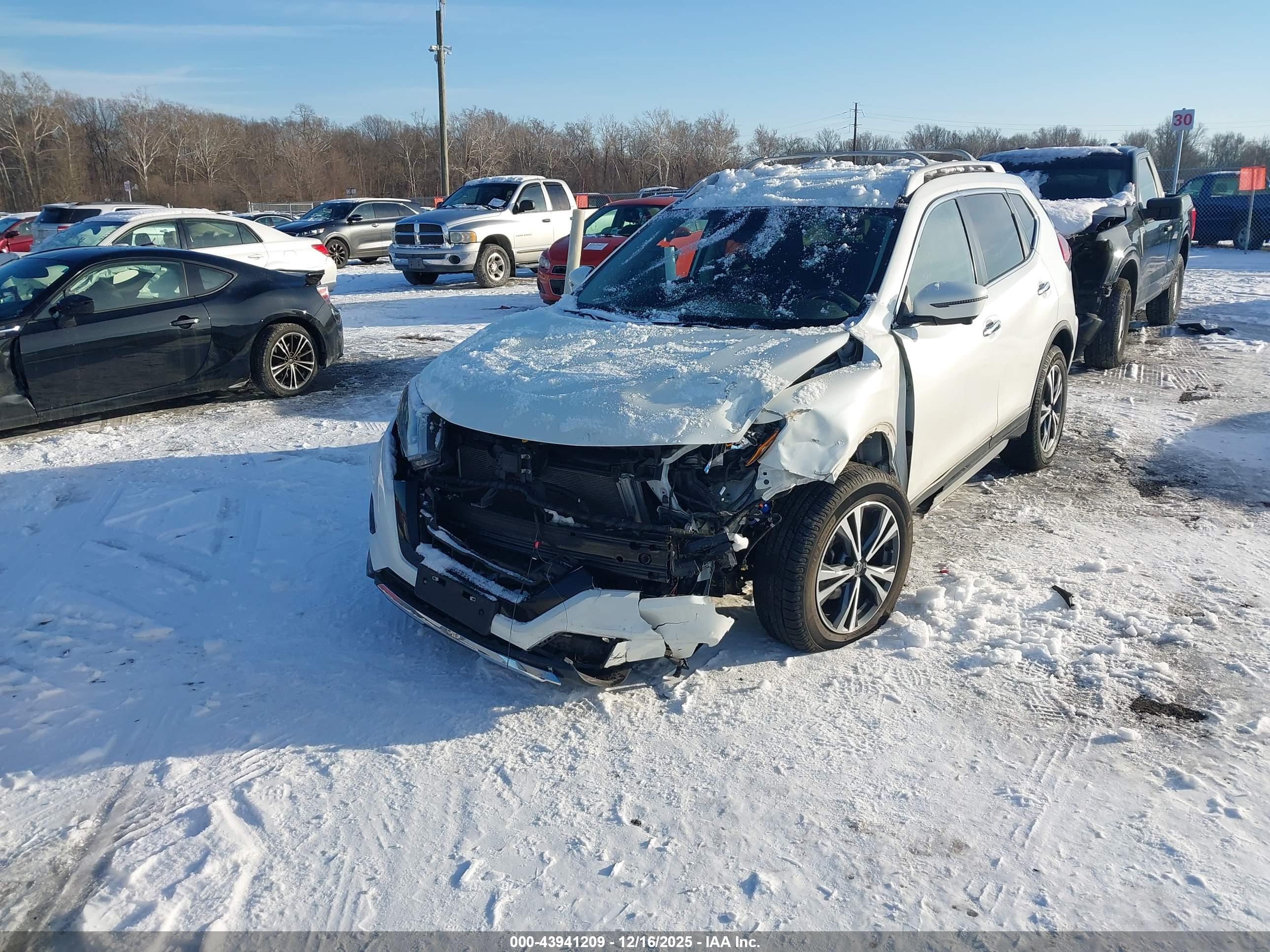 NISSAN ROGUE image 2
