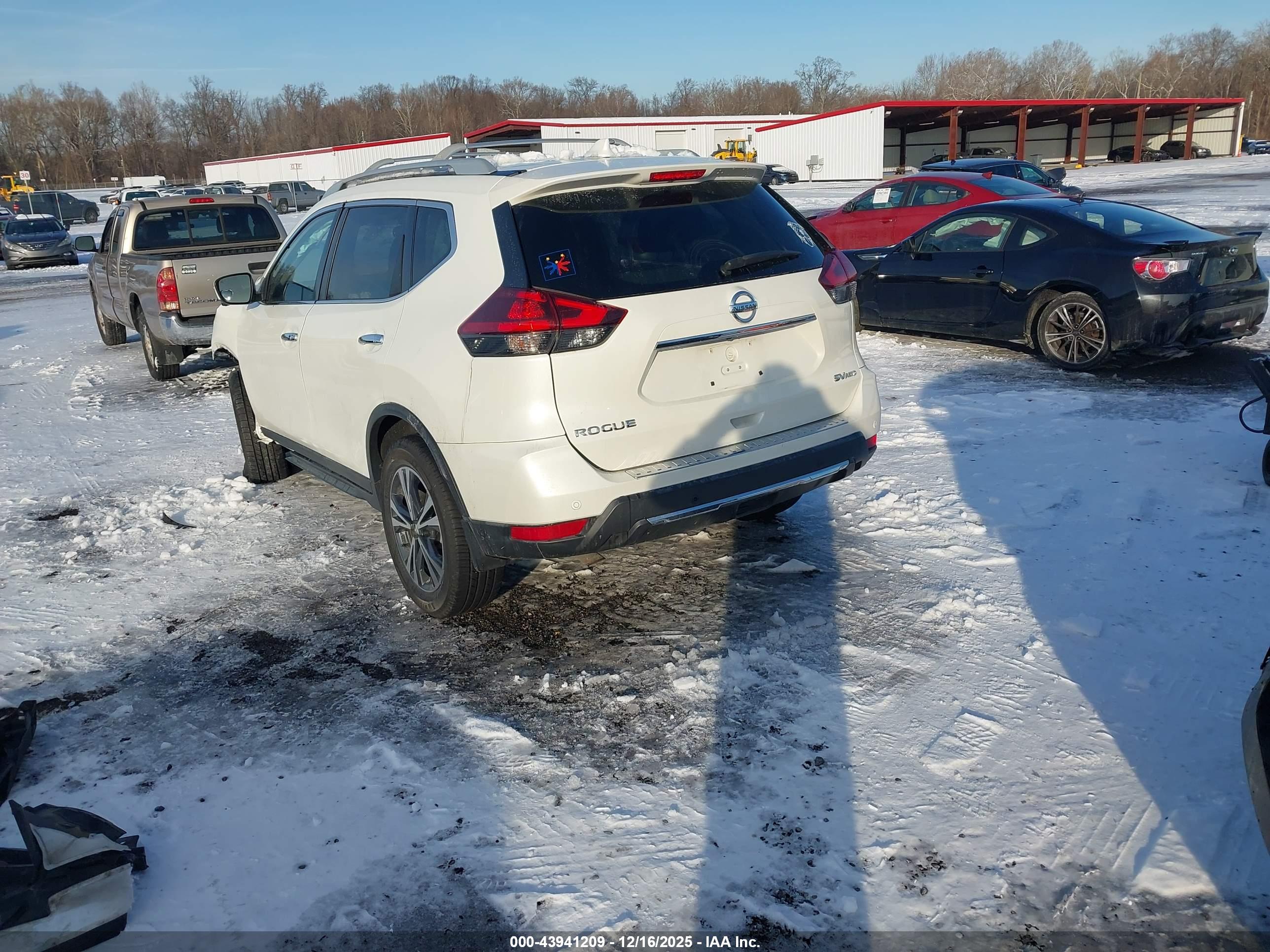 NISSAN ROGUE image 3