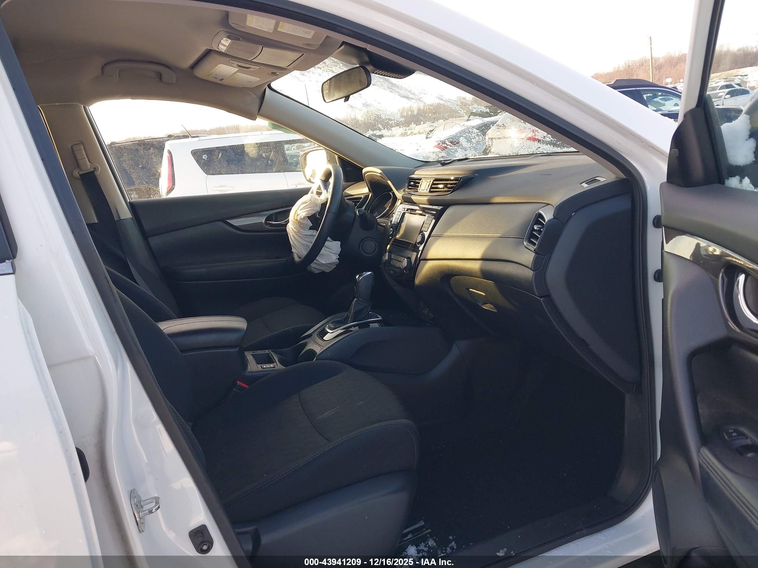 NISSAN ROGUE image 5