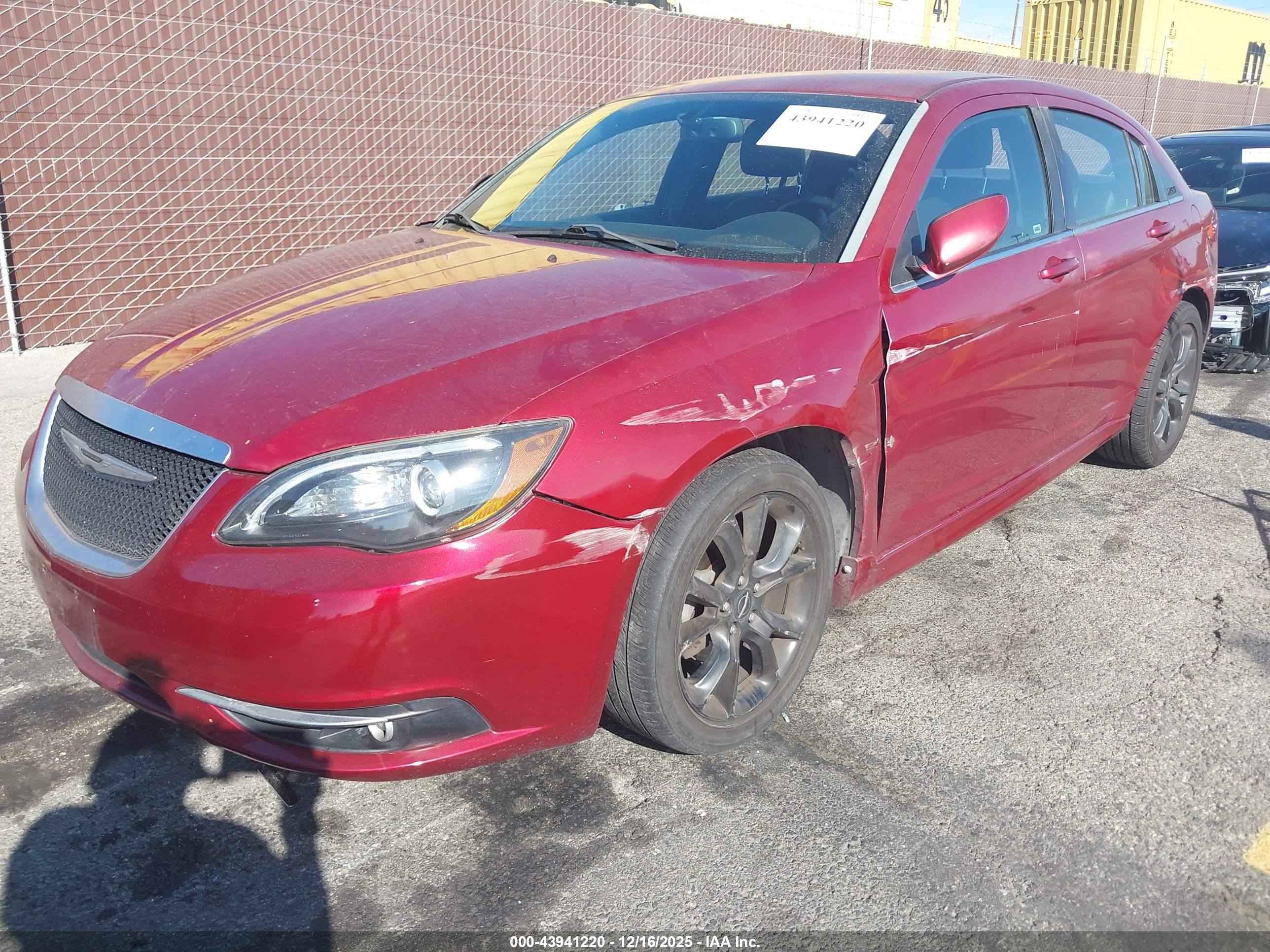 CHRYSLER 200 image 2