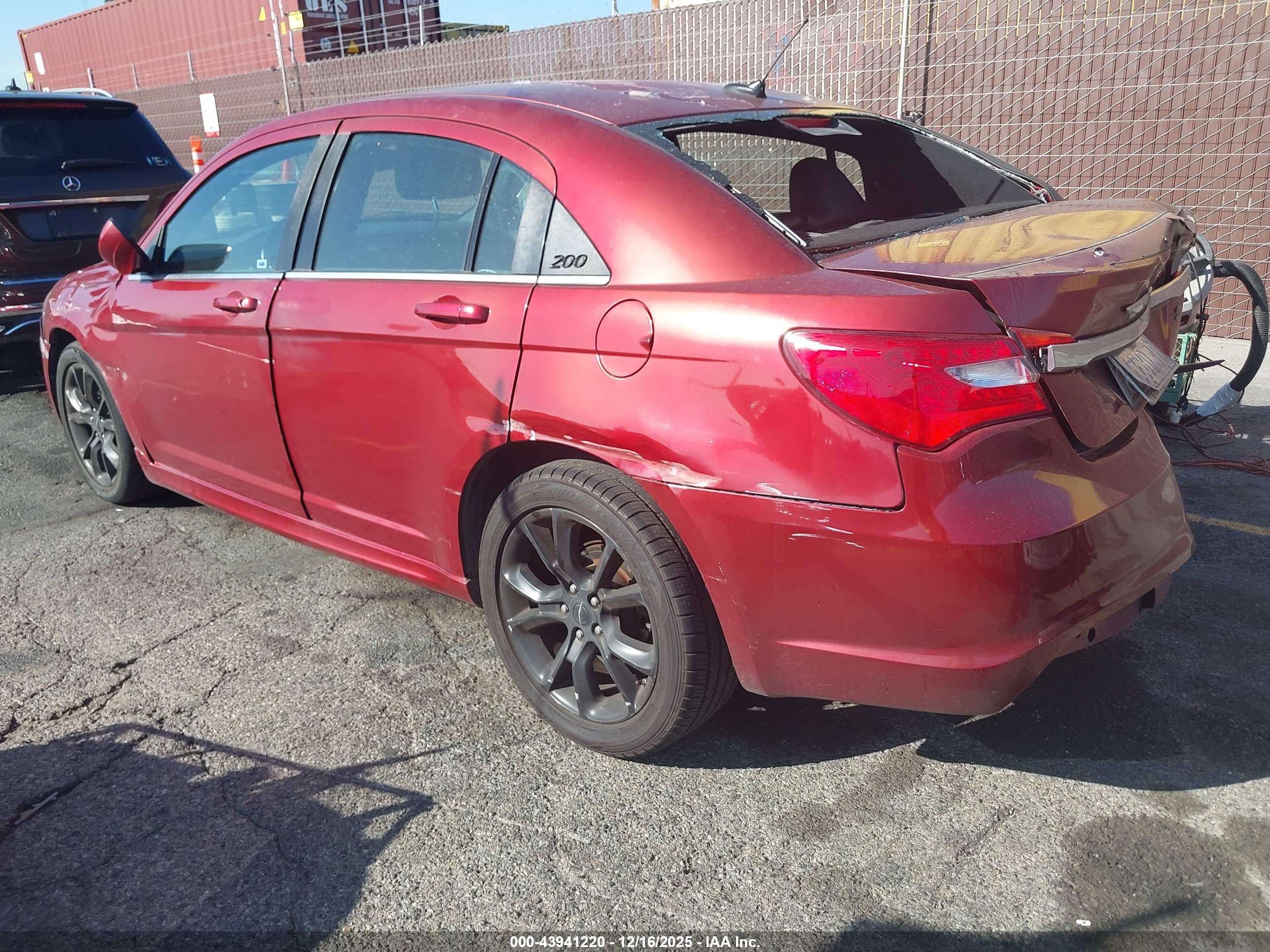 CHRYSLER 200 image 3