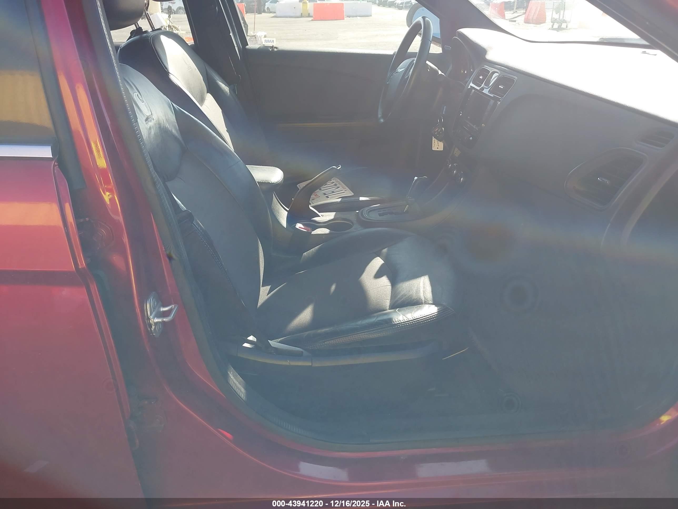CHRYSLER 200 image 5