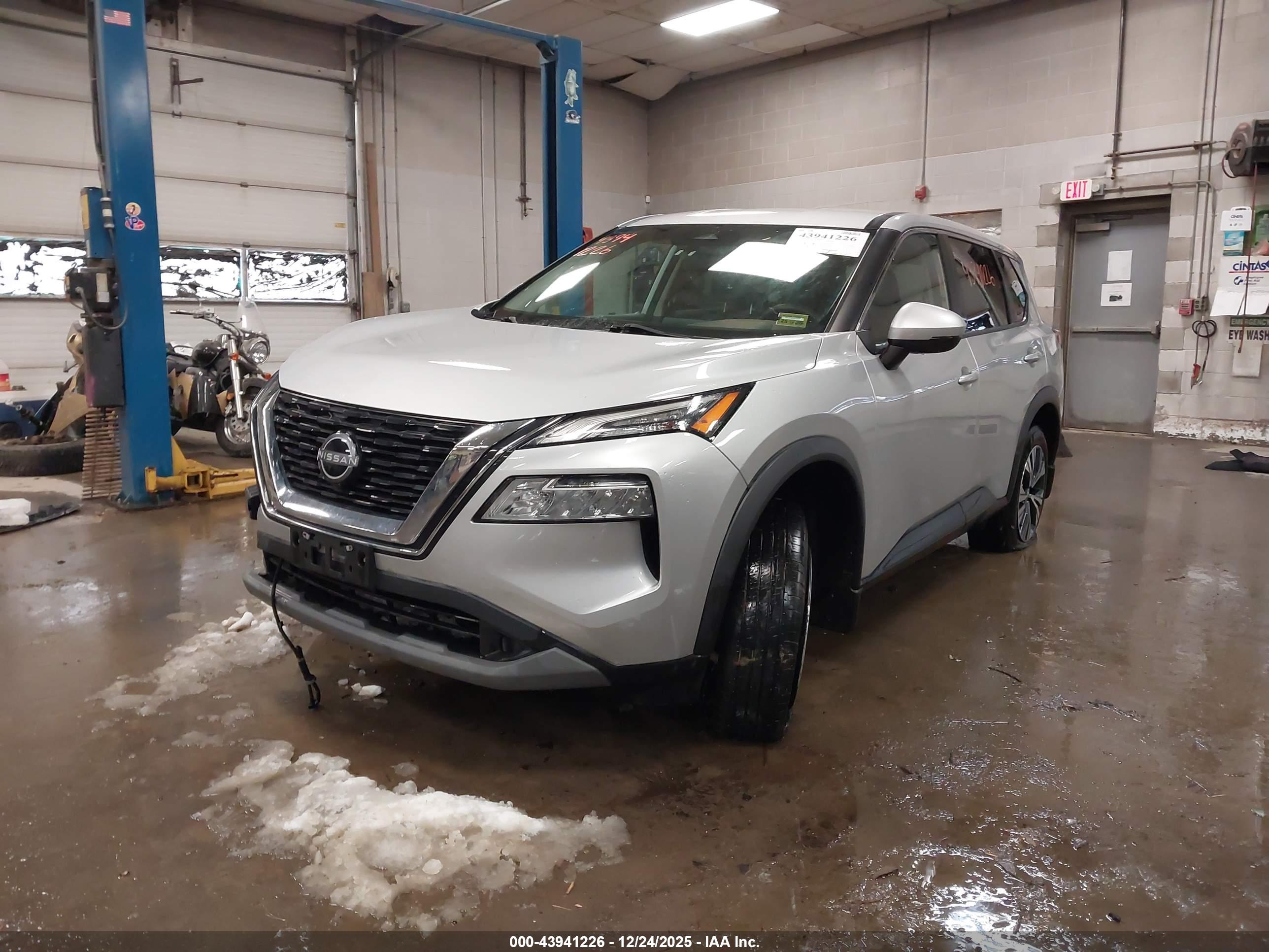 NISSAN ROGUE image 2