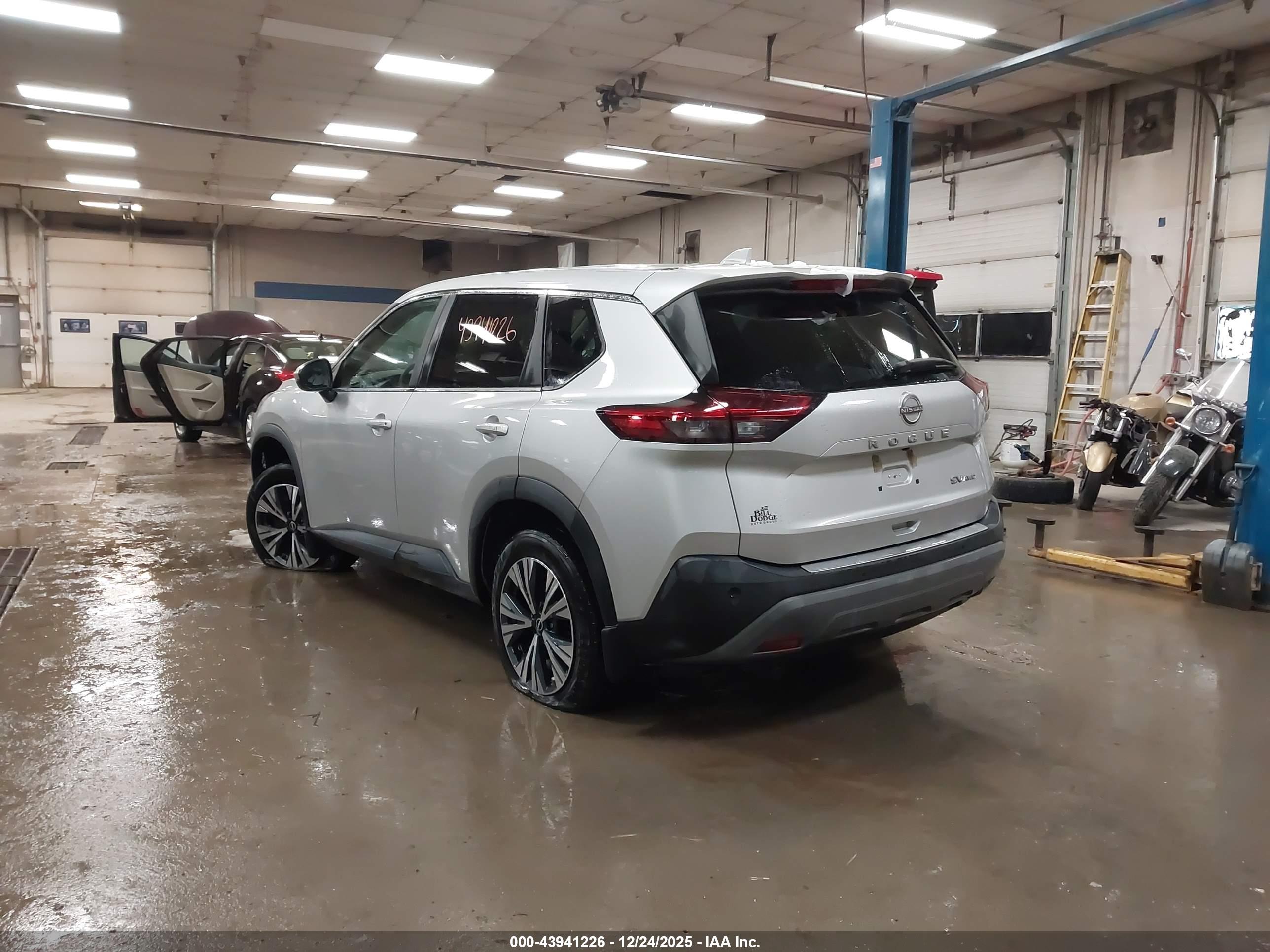 NISSAN ROGUE image 3
