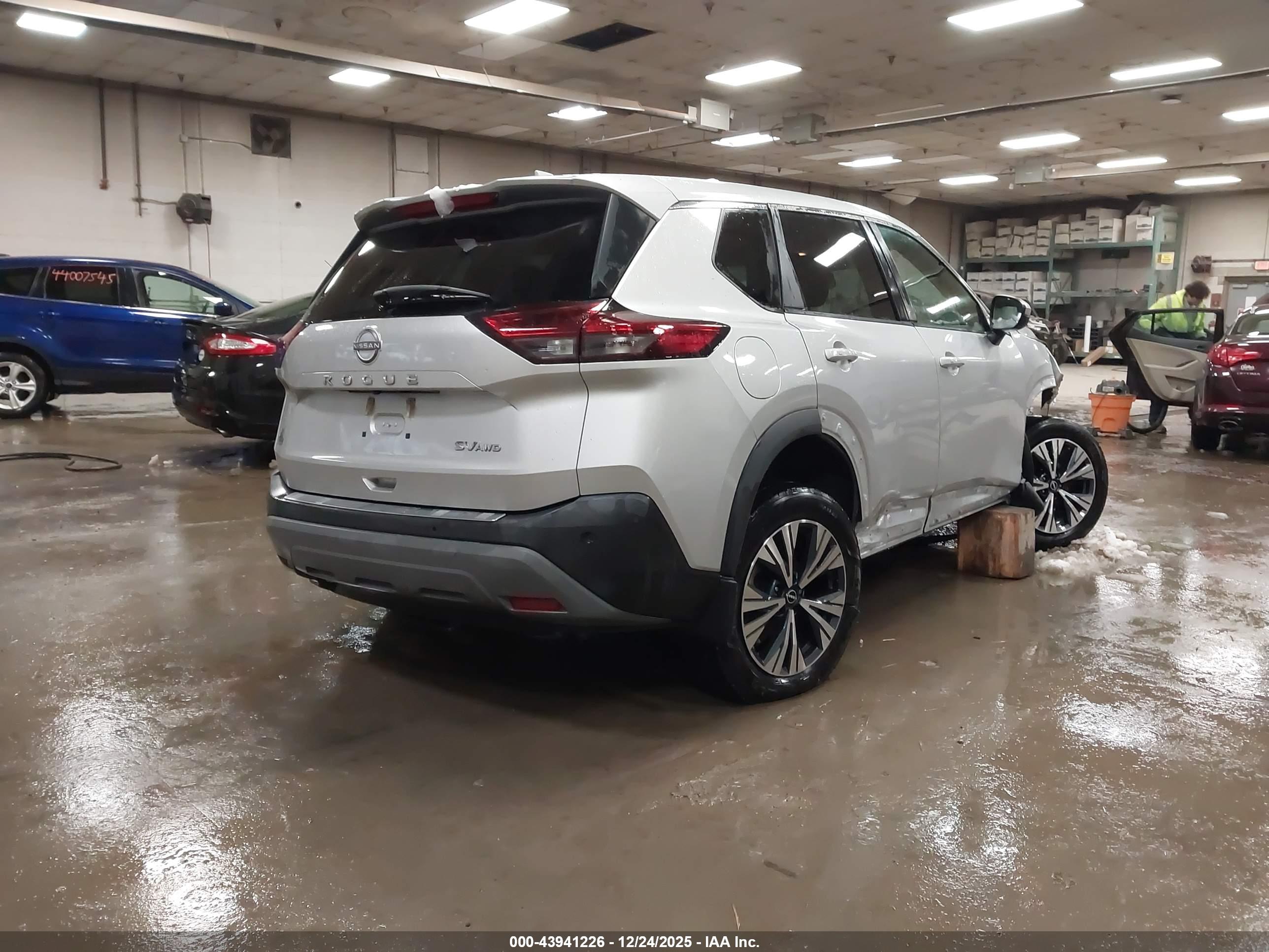 NISSAN ROGUE image 4