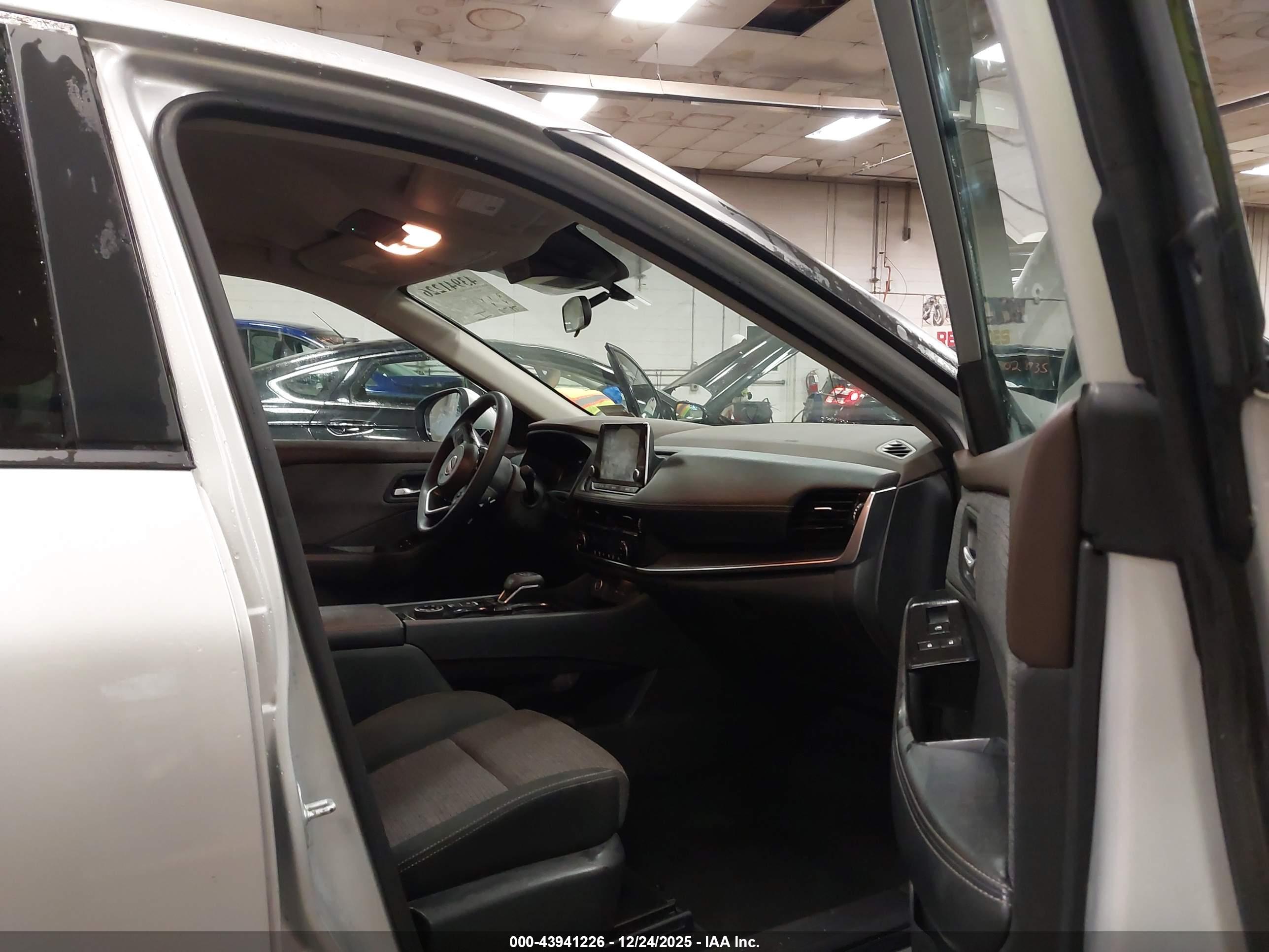 NISSAN ROGUE image 5