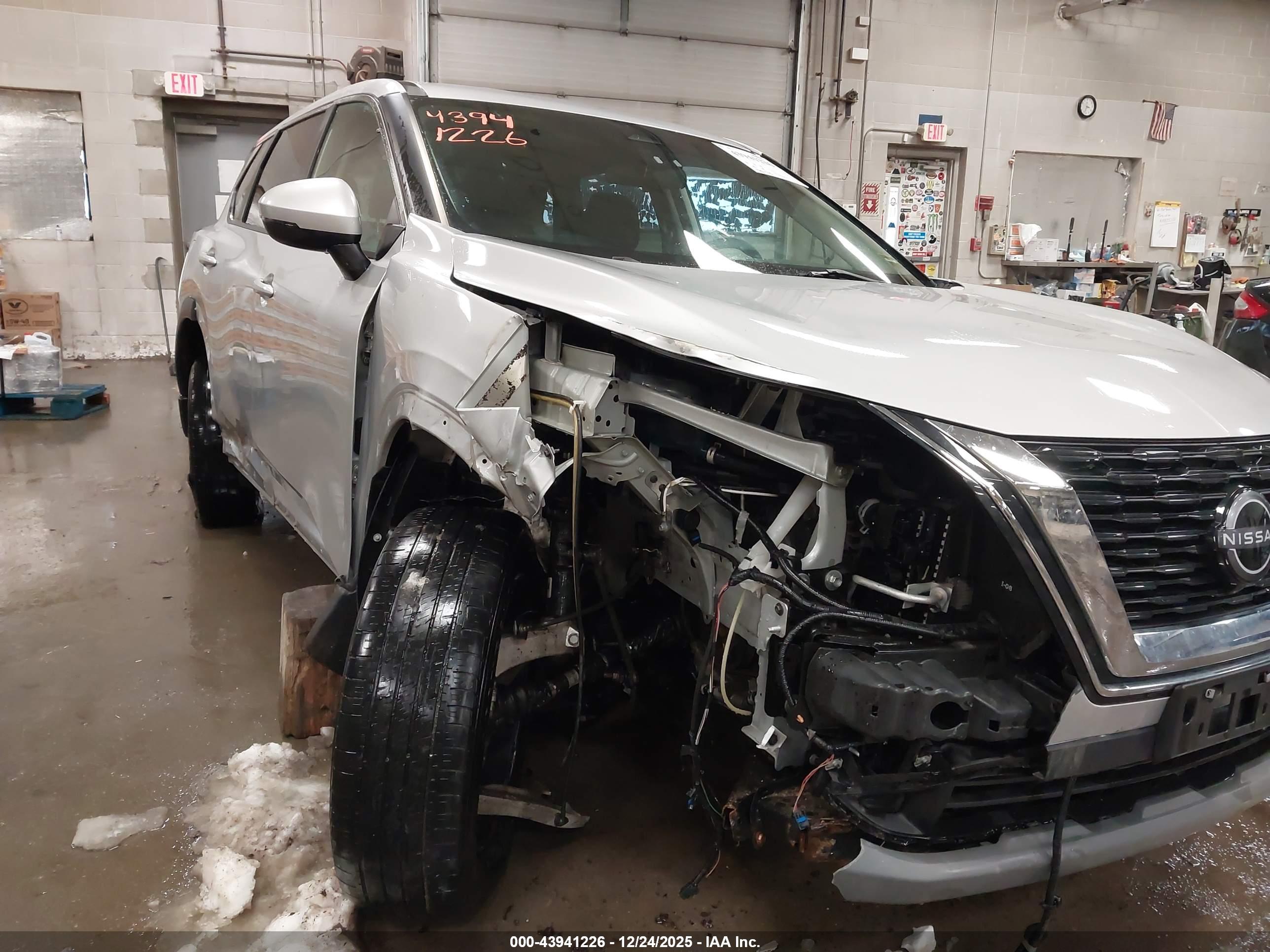 NISSAN ROGUE image 6