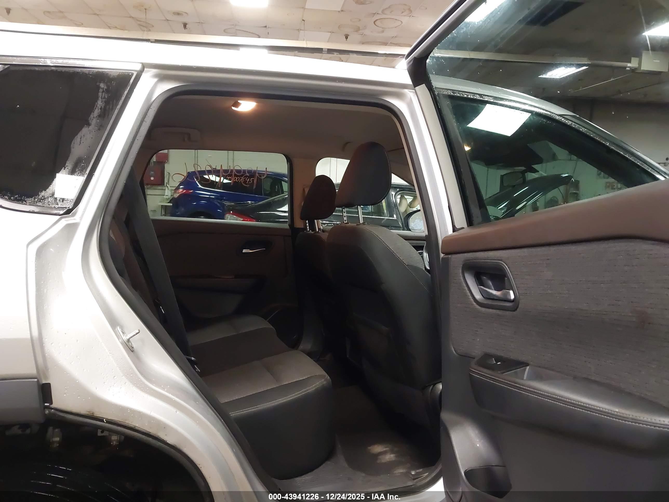 NISSAN ROGUE image 8