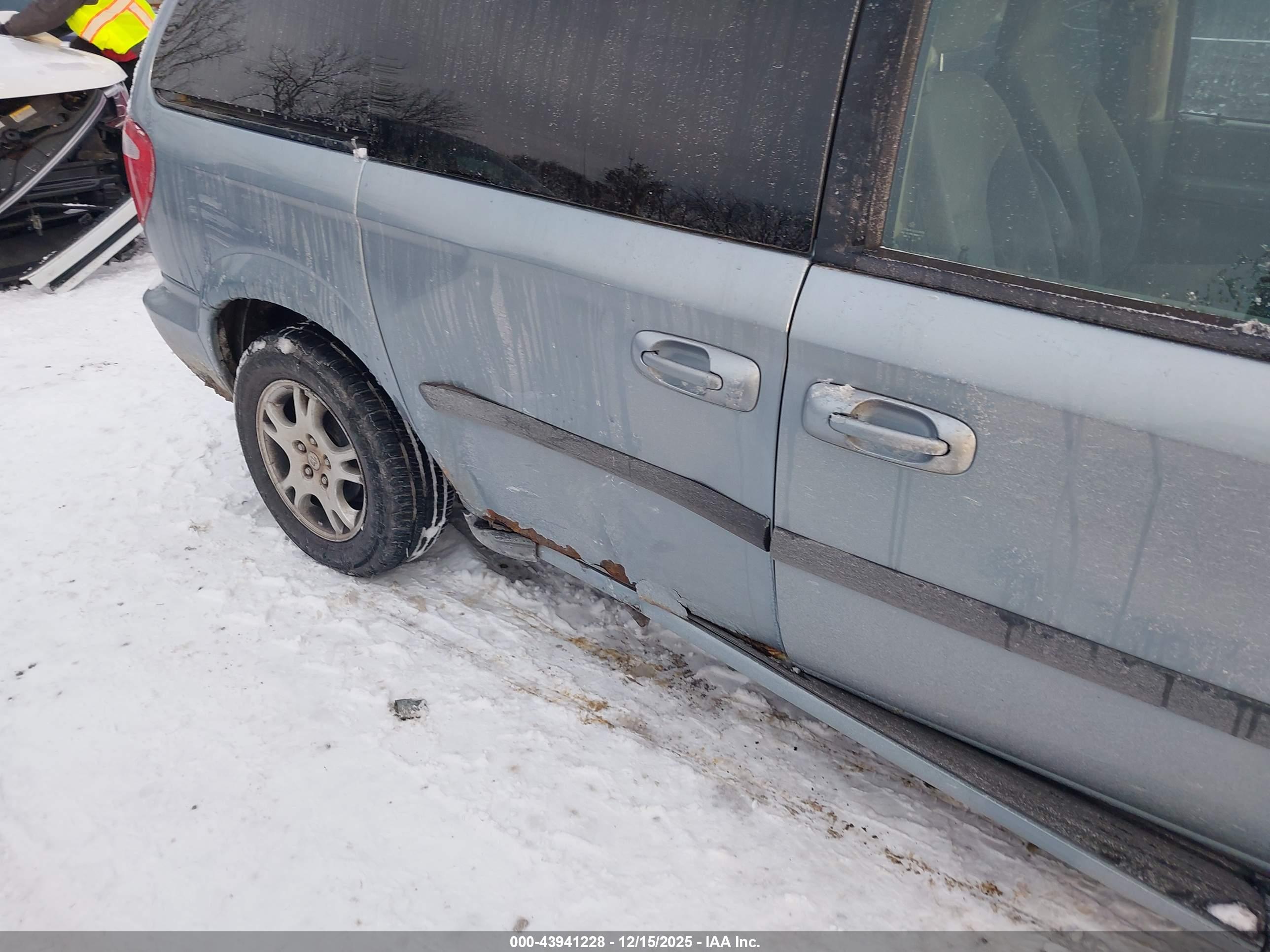 DODGE CARAVAN image 6