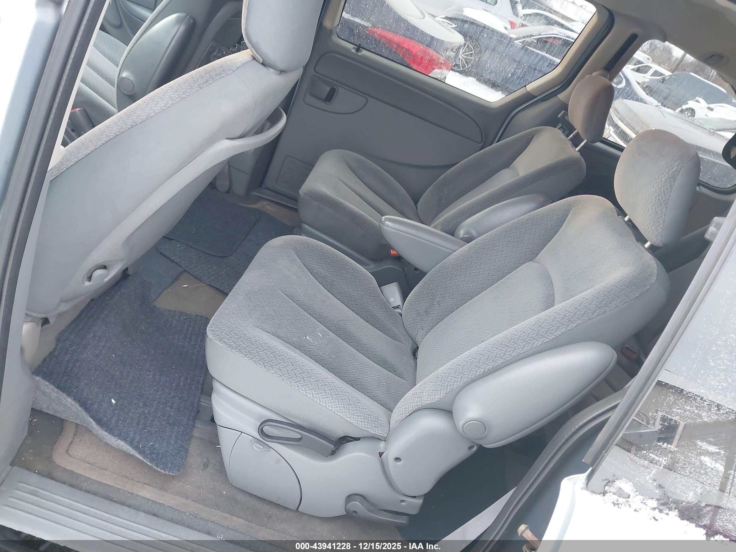 DODGE CARAVAN image 8