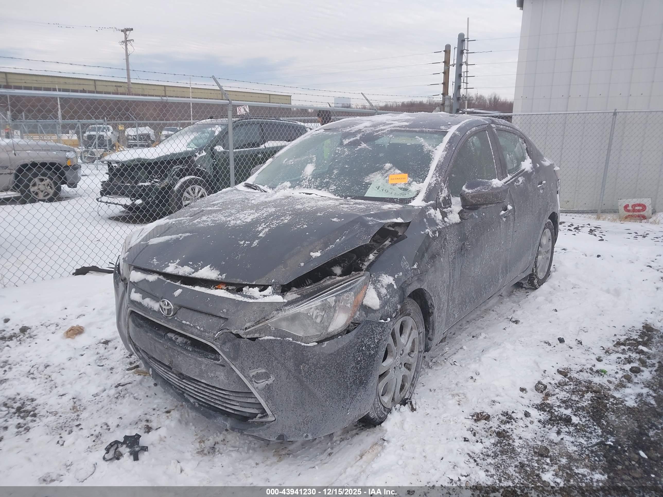 TOYOTA YARIS image 2