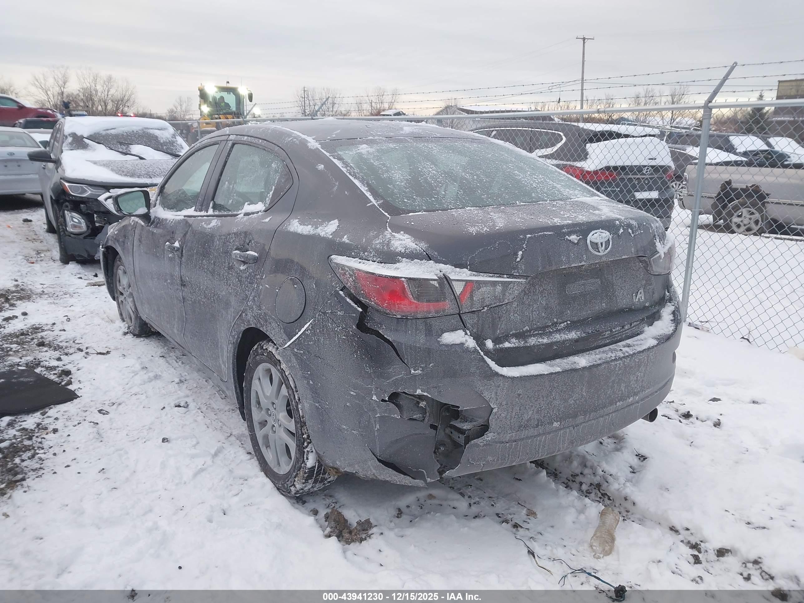 TOYOTA YARIS image 3