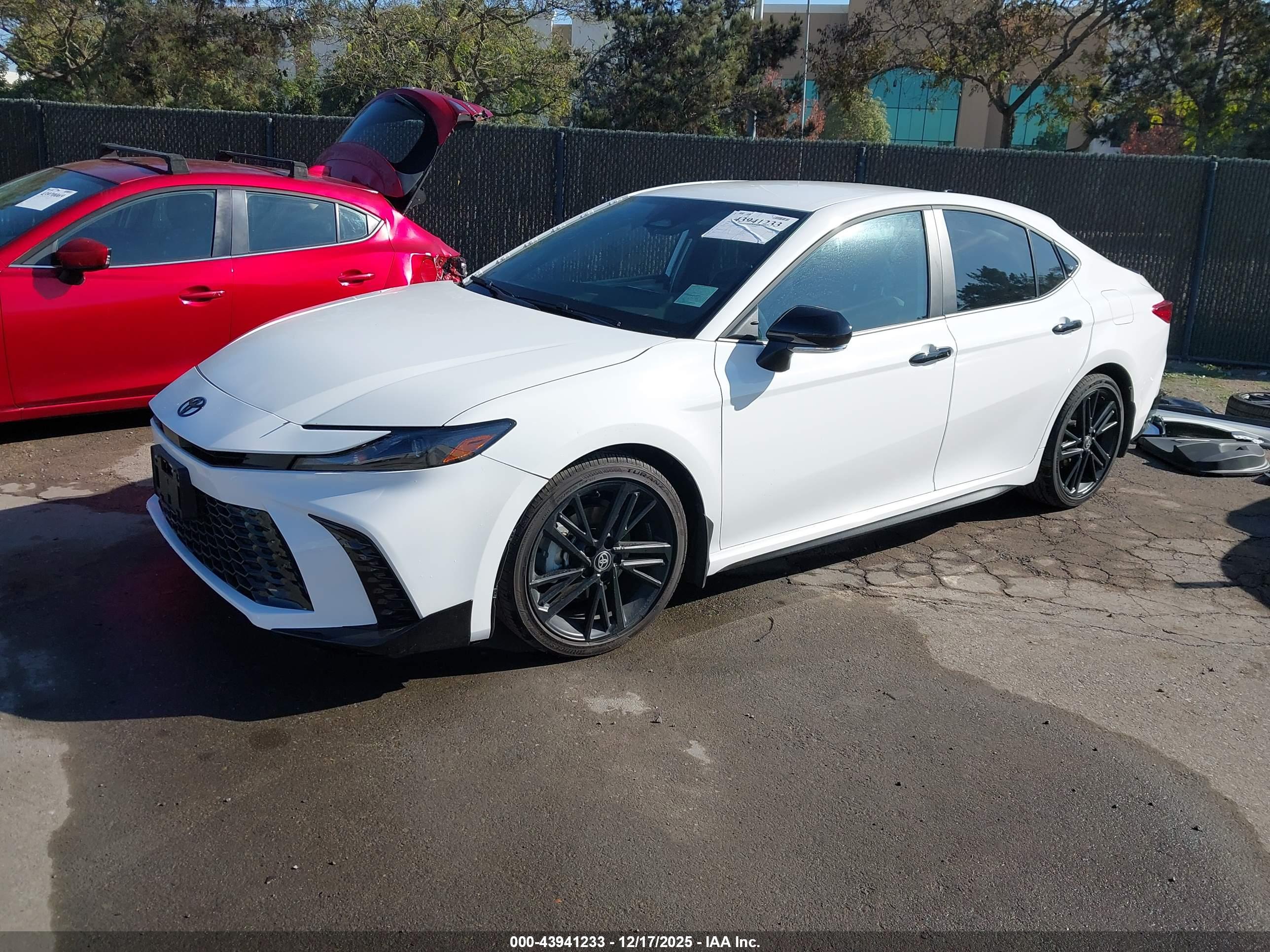 TOYOTA CAMRY image 2