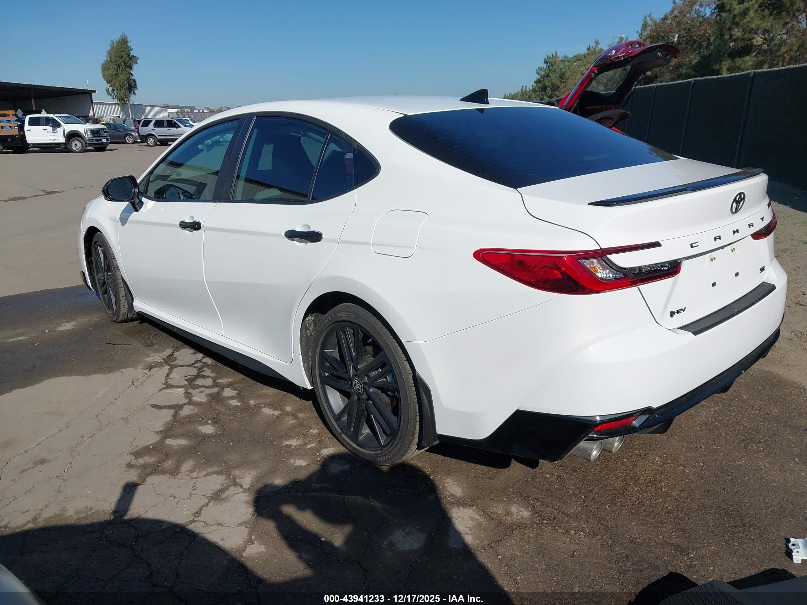 TOYOTA CAMRY image 3