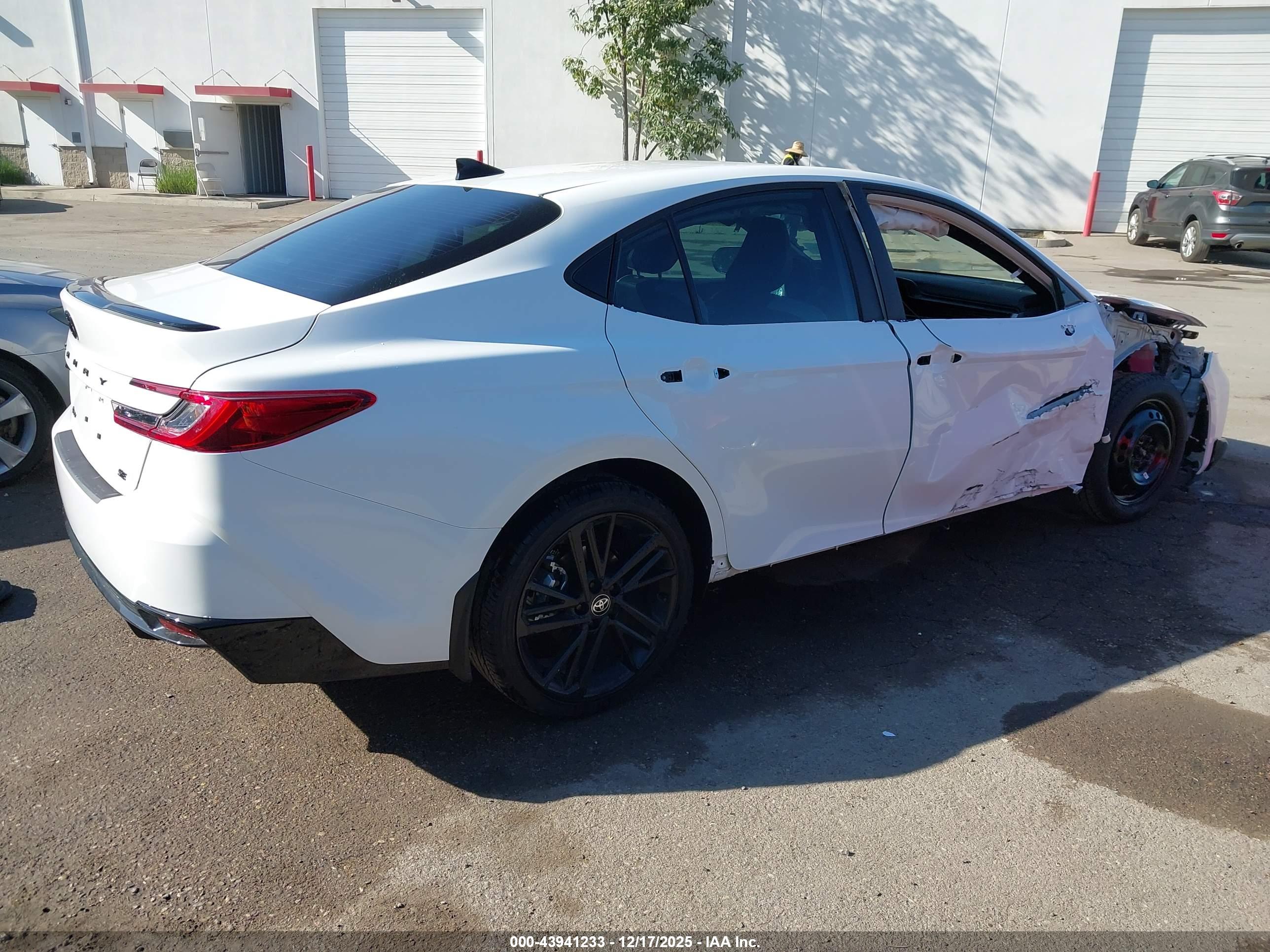 TOYOTA CAMRY image 4