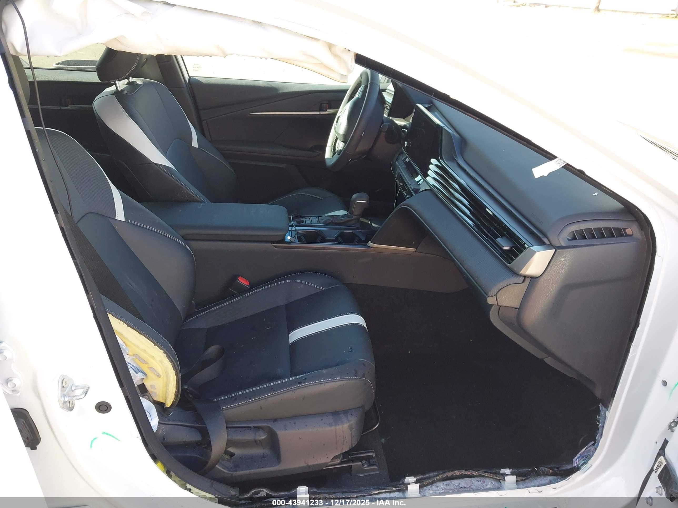 TOYOTA CAMRY image 5