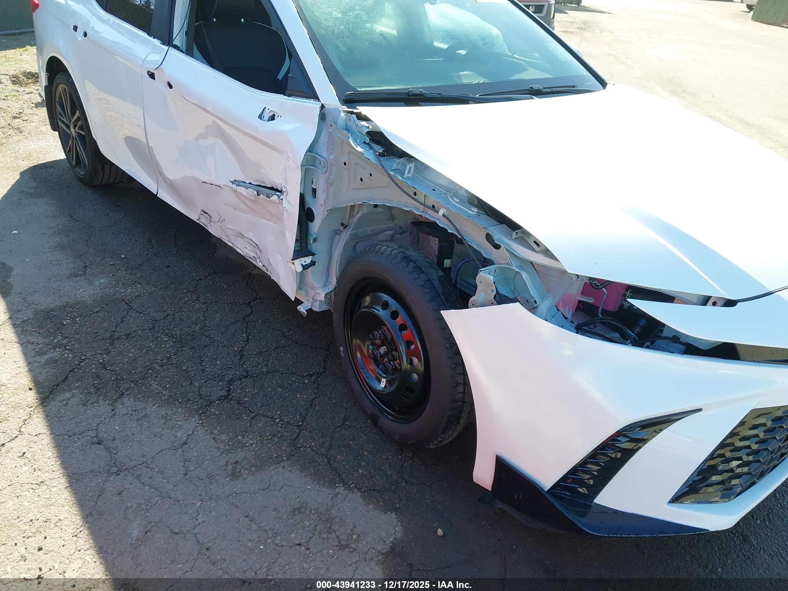 TOYOTA CAMRY image 6