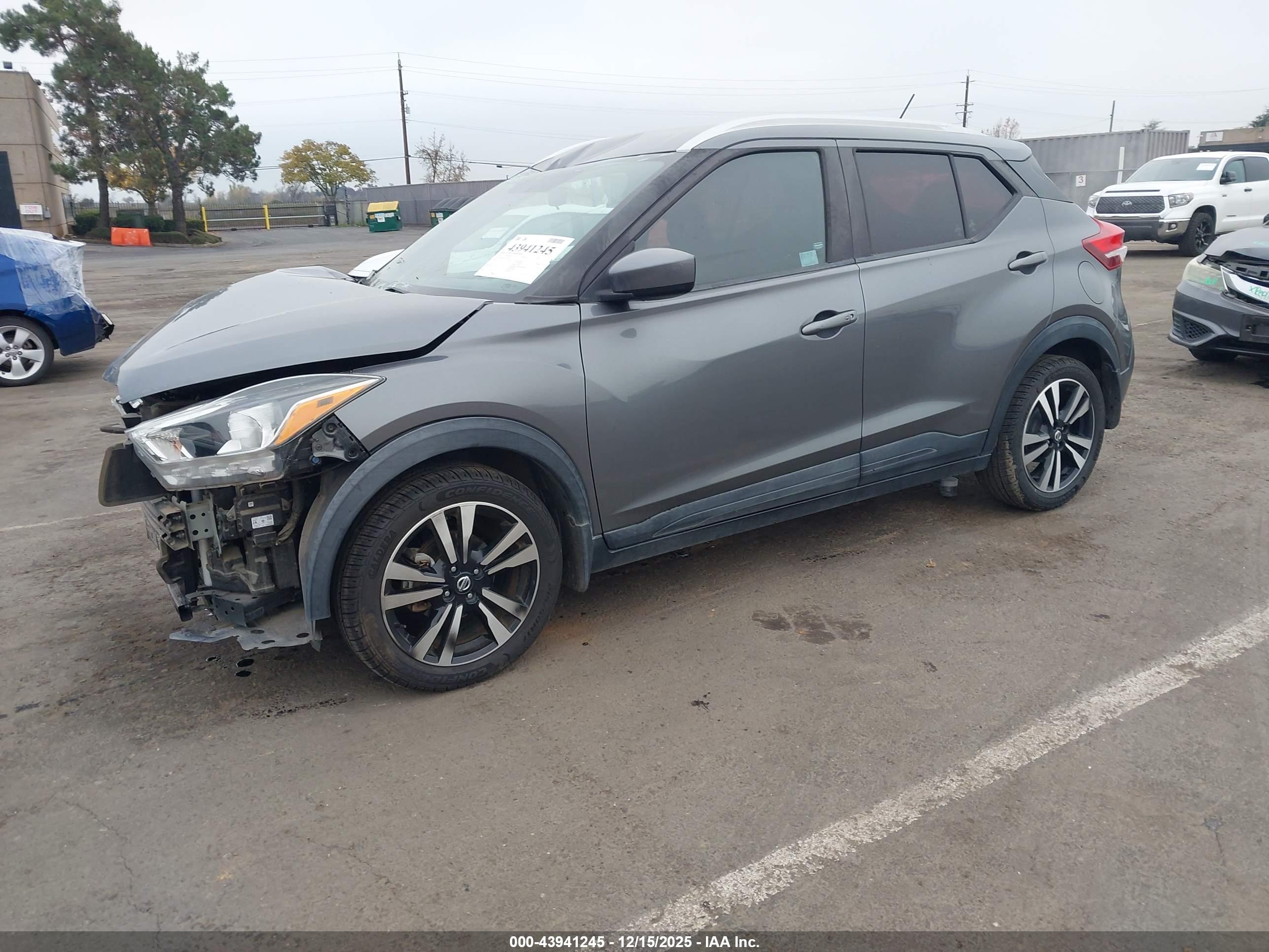 NISSAN KICKS image 2