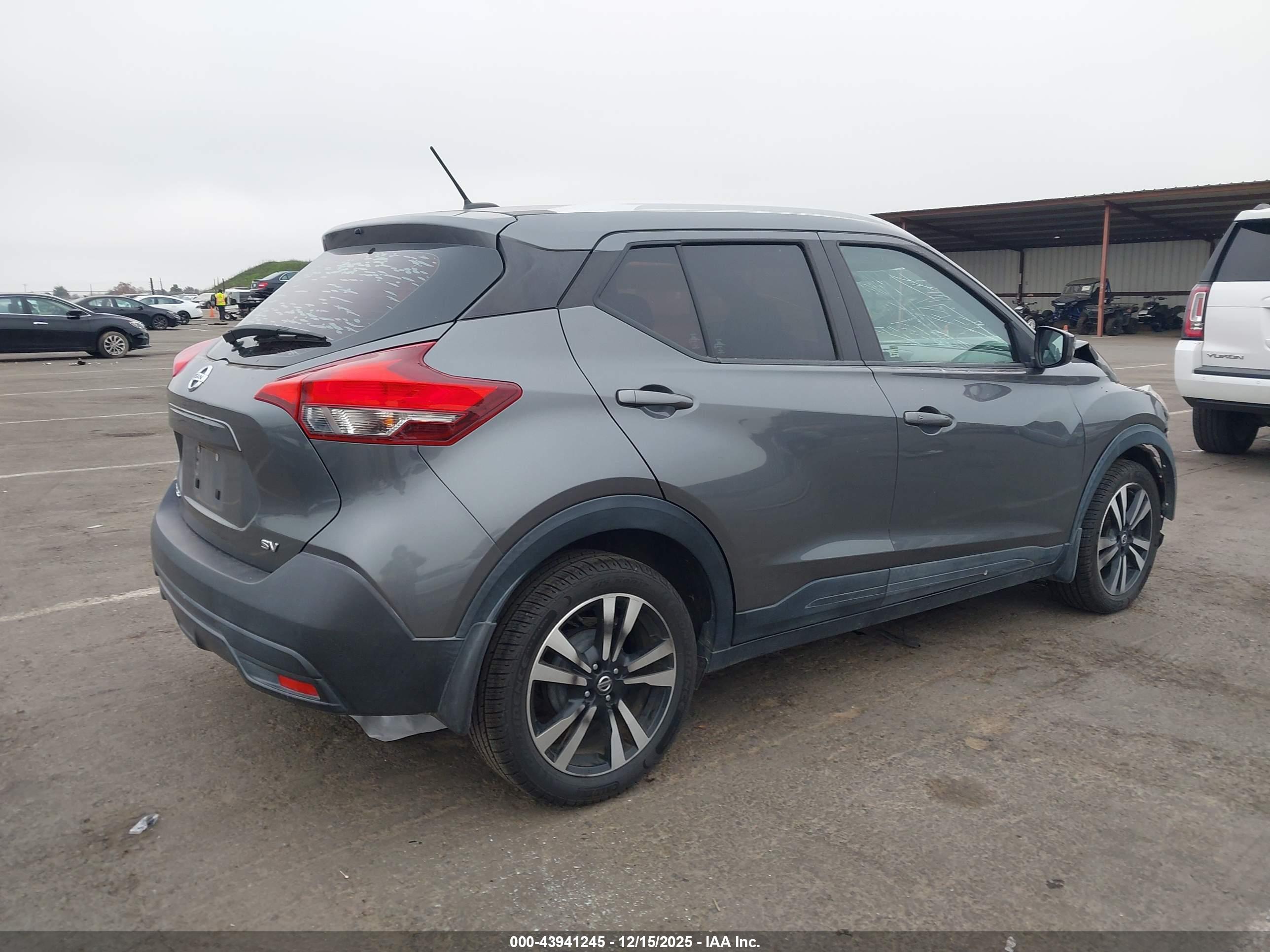 NISSAN KICKS image 4
