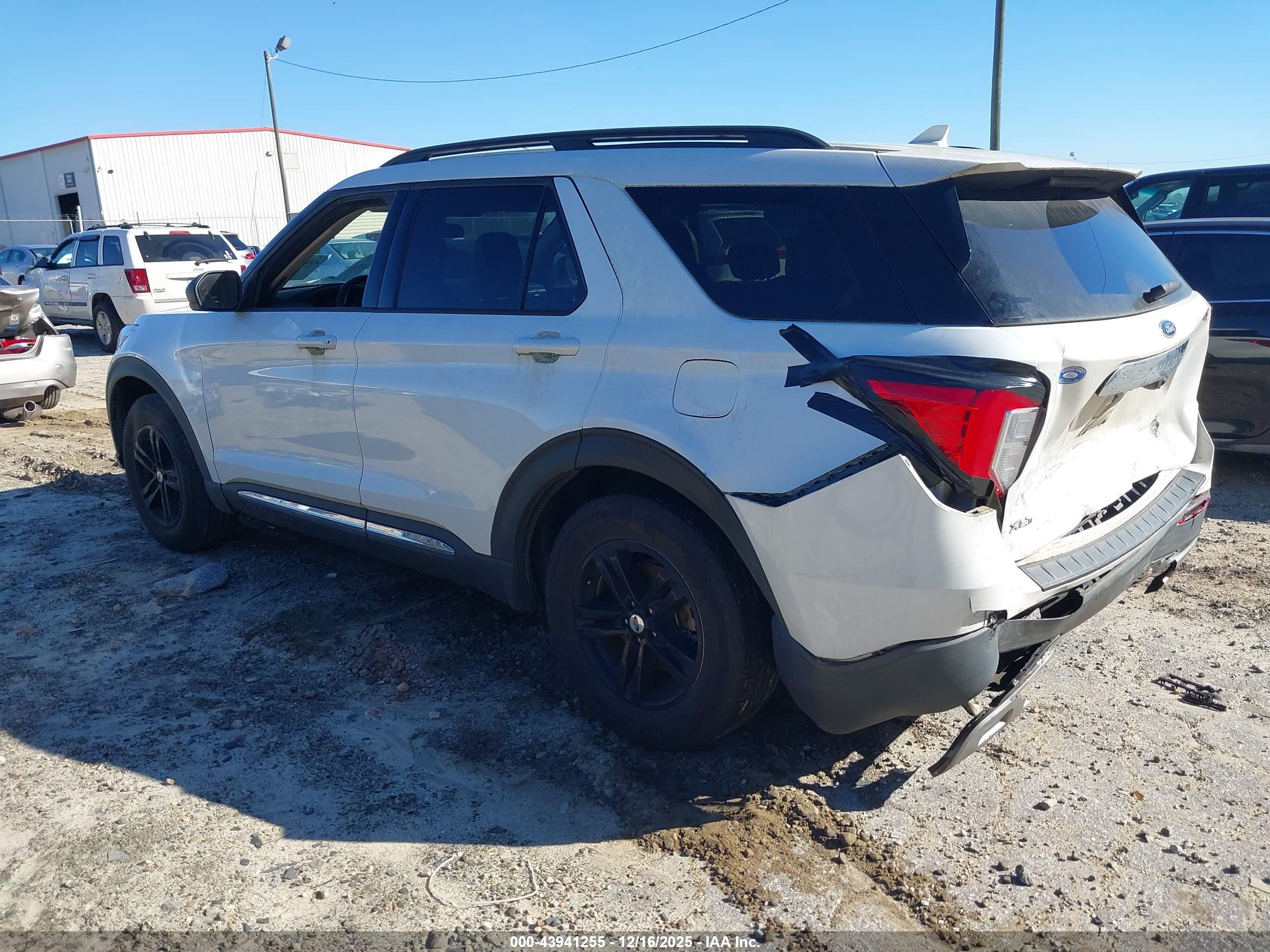 FORD EXPLORER image 3