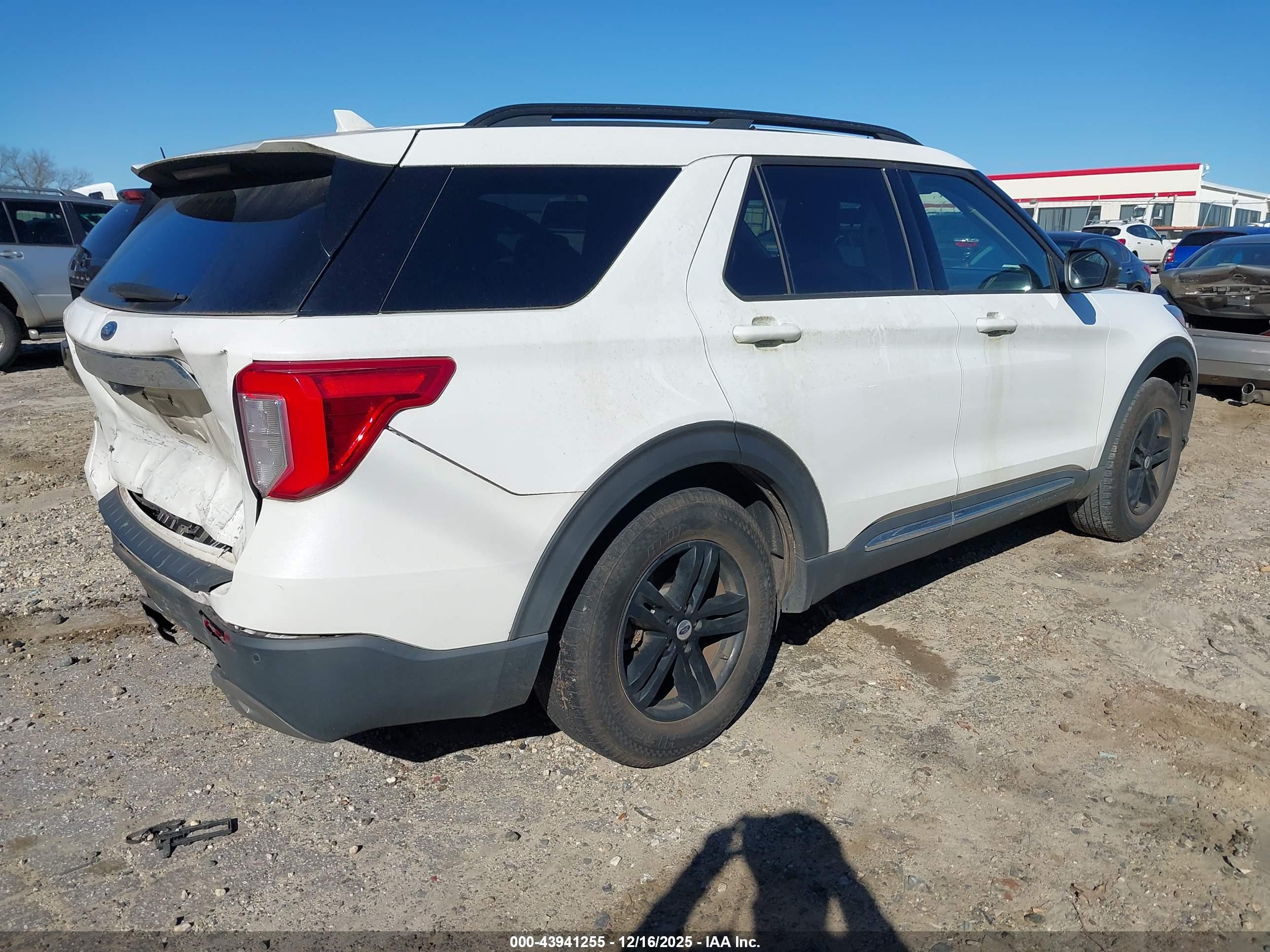 FORD EXPLORER image 4