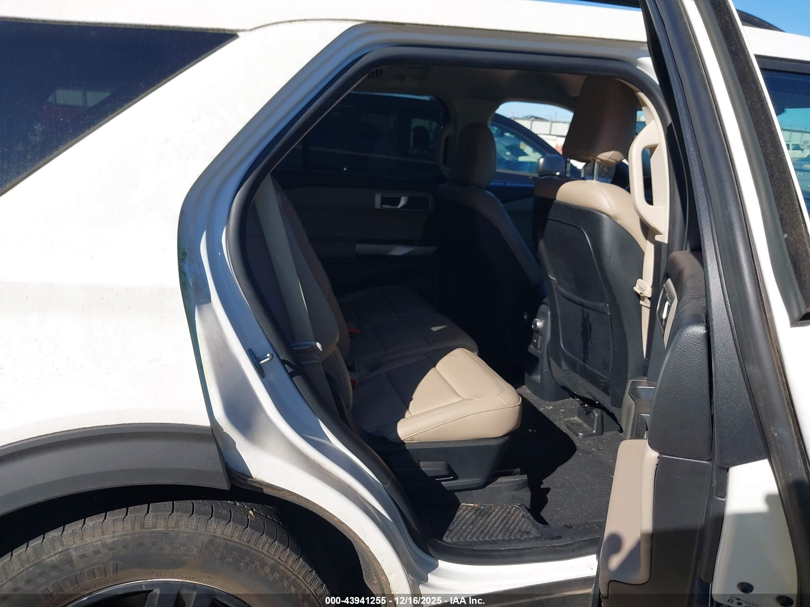 FORD EXPLORER image 8
