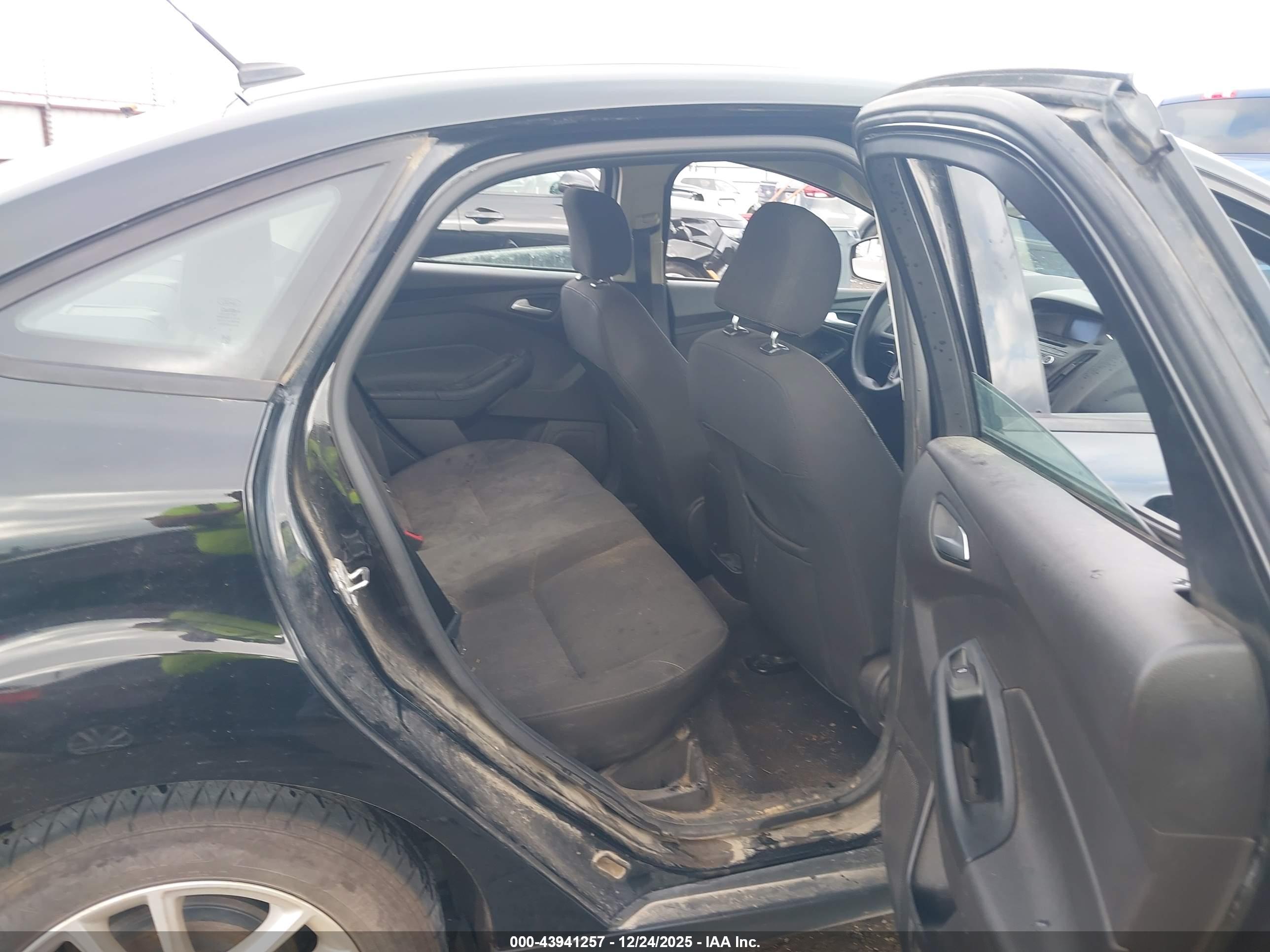 FORD FOCUS image 8