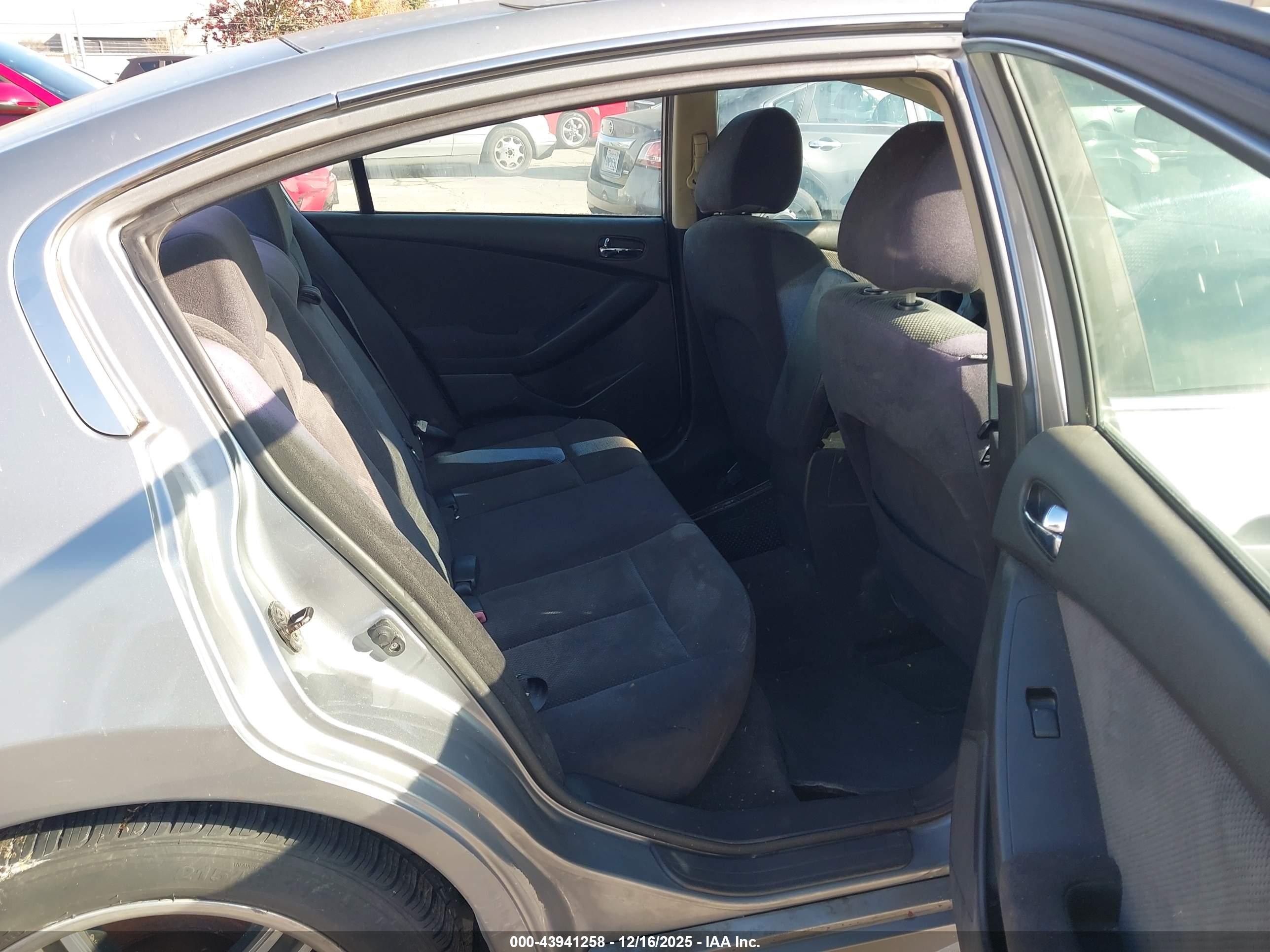 NISSAN ALTIMA image 8