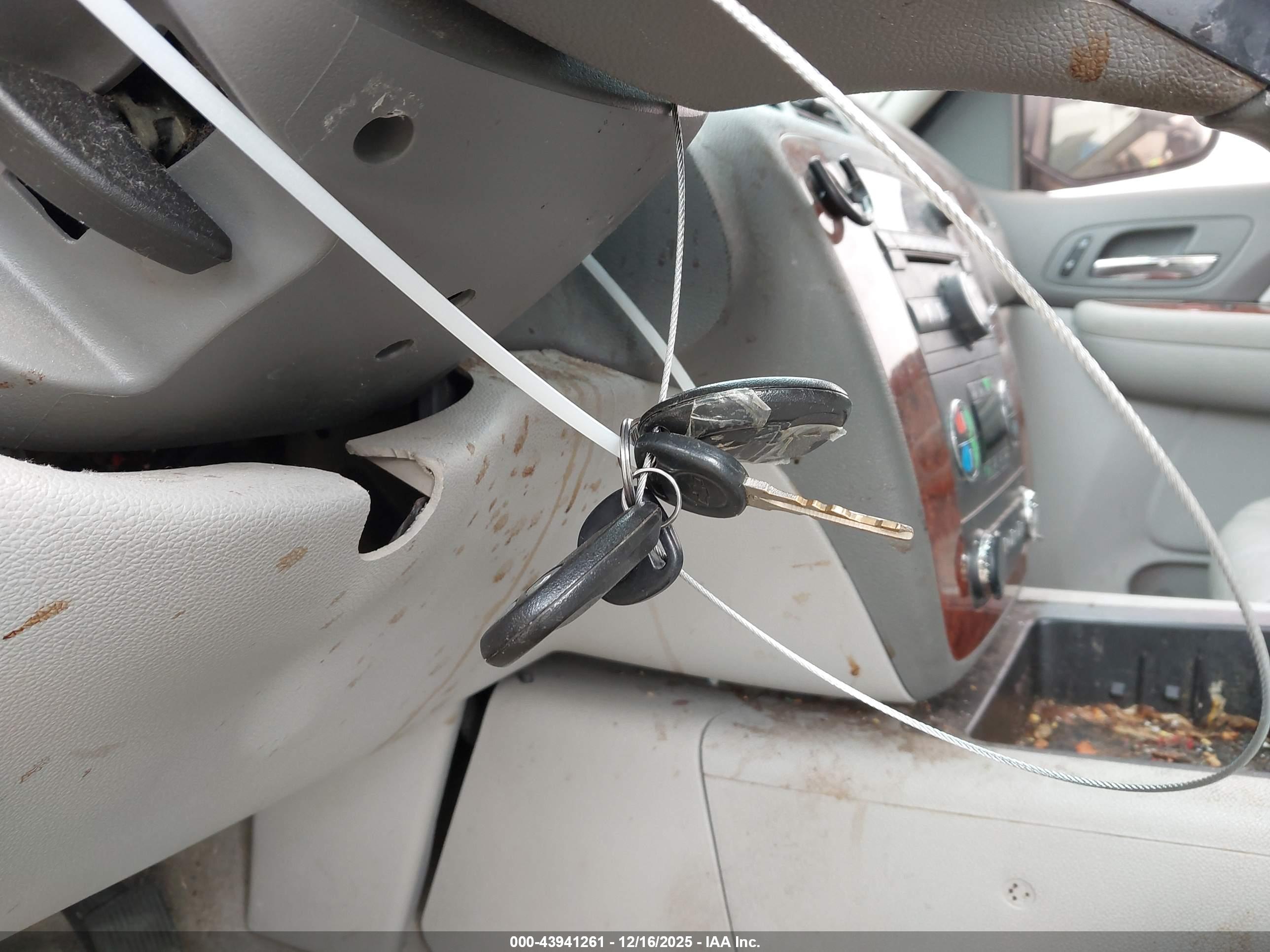 CHEVROLET TAHOE image 11