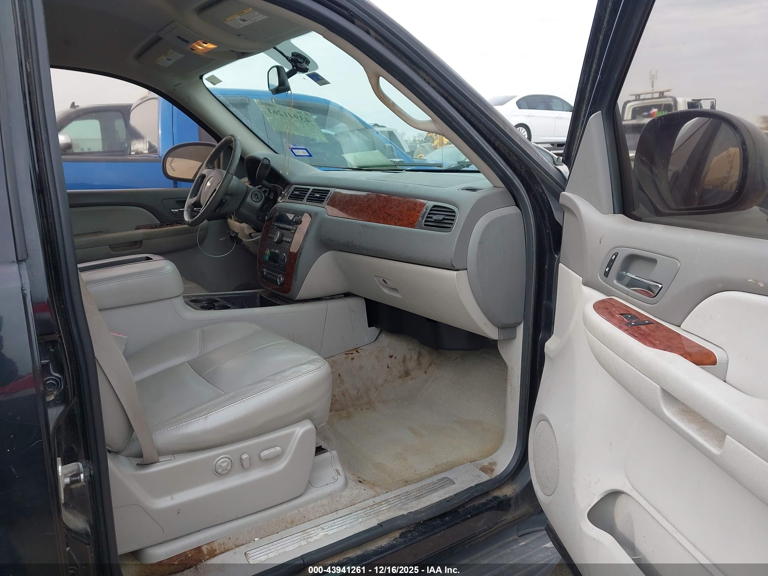 CHEVROLET TAHOE image 5