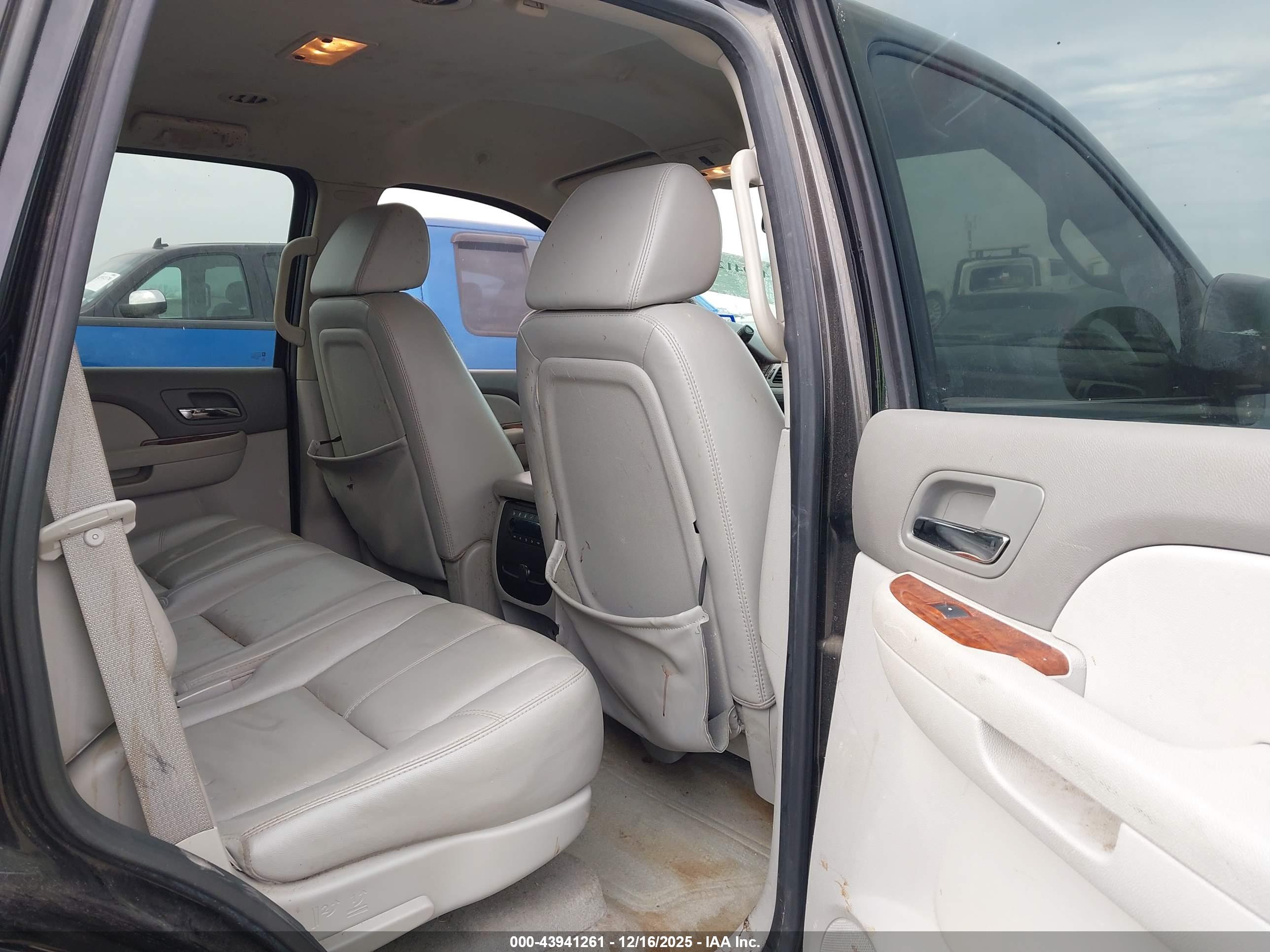 CHEVROLET TAHOE image 8