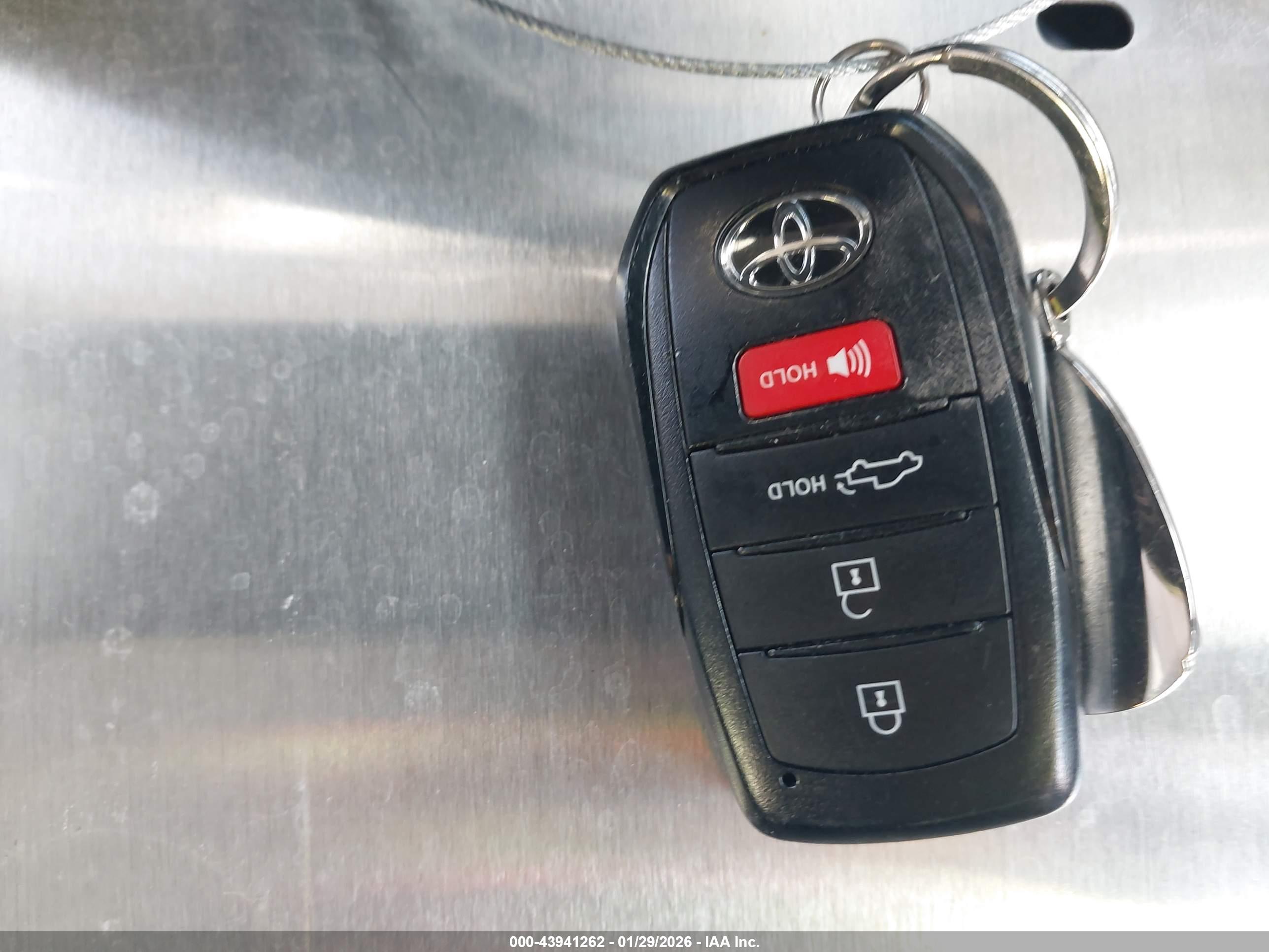 TOYOTA TUNDRA image 11
