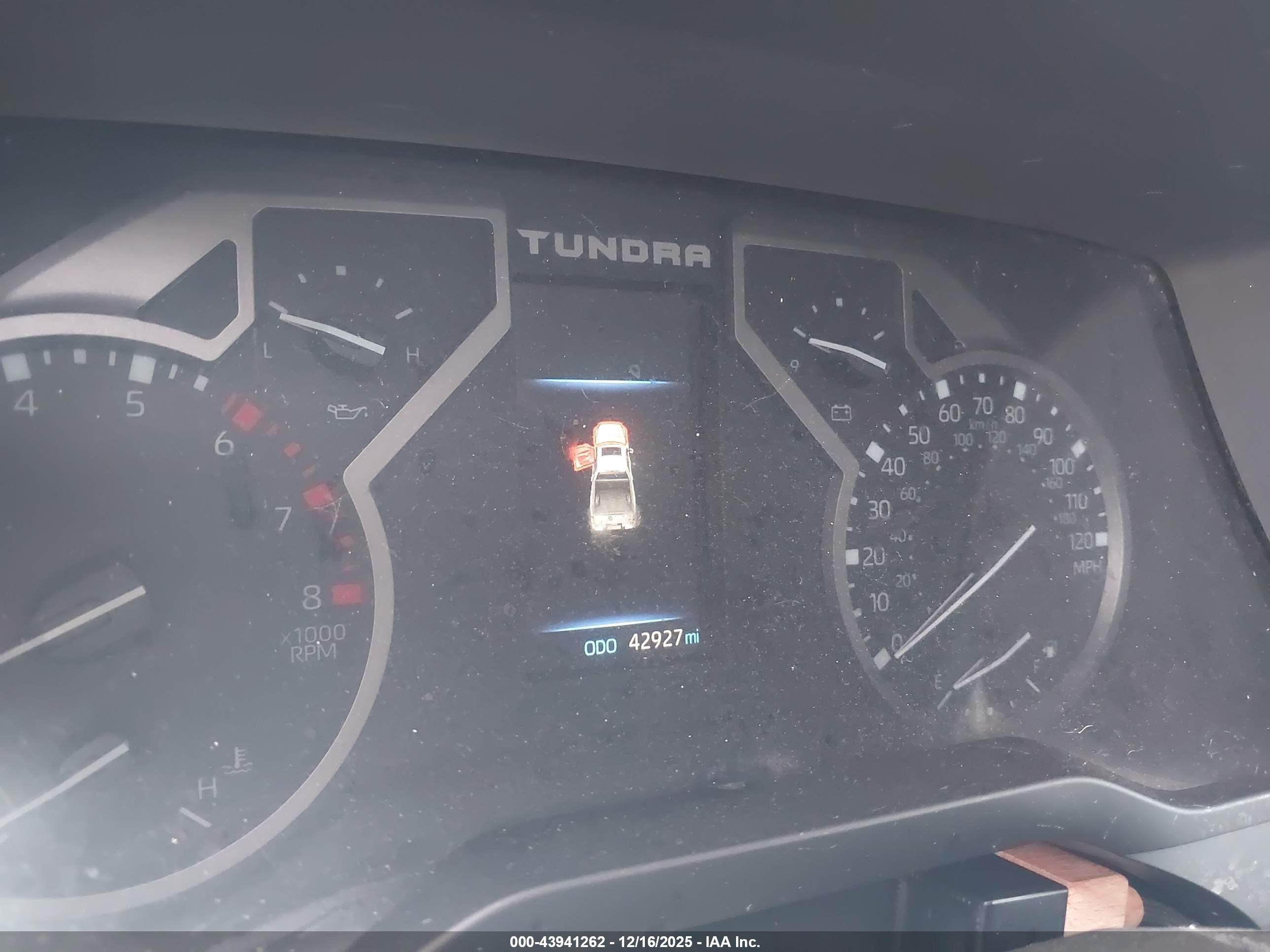 TOYOTA TUNDRA image 7