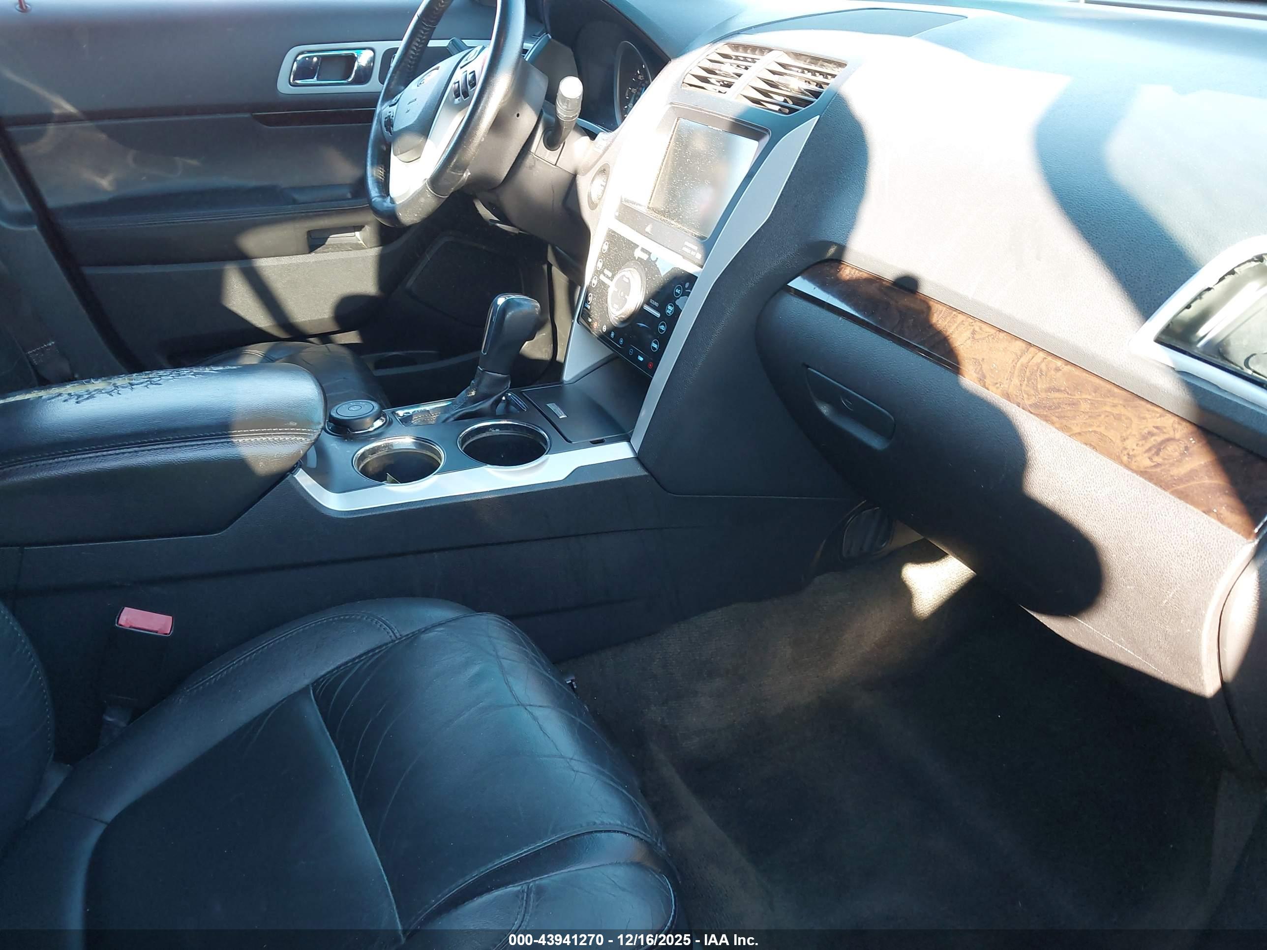 FORD EXPLORER image 5
