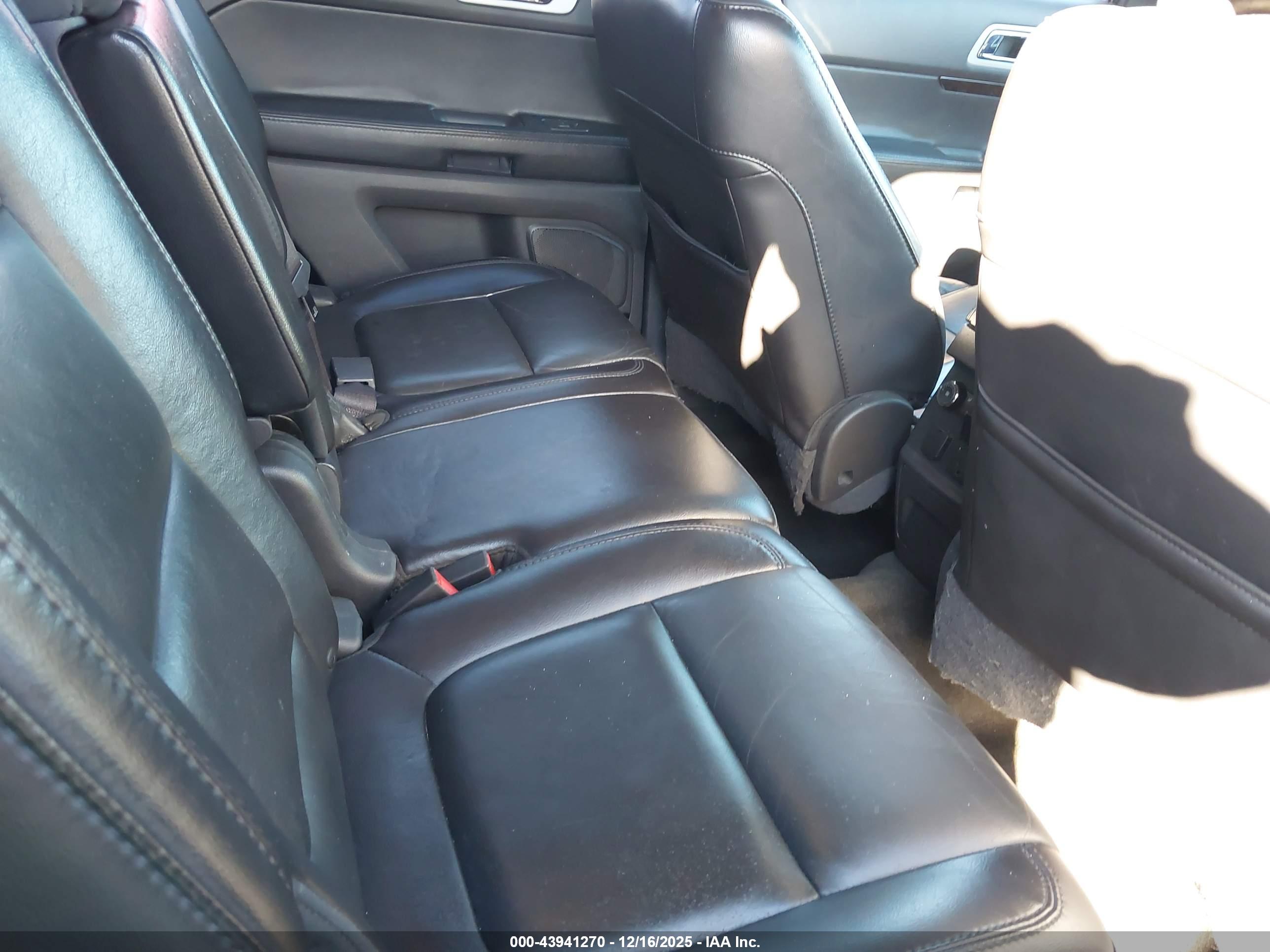 FORD EXPLORER image 8