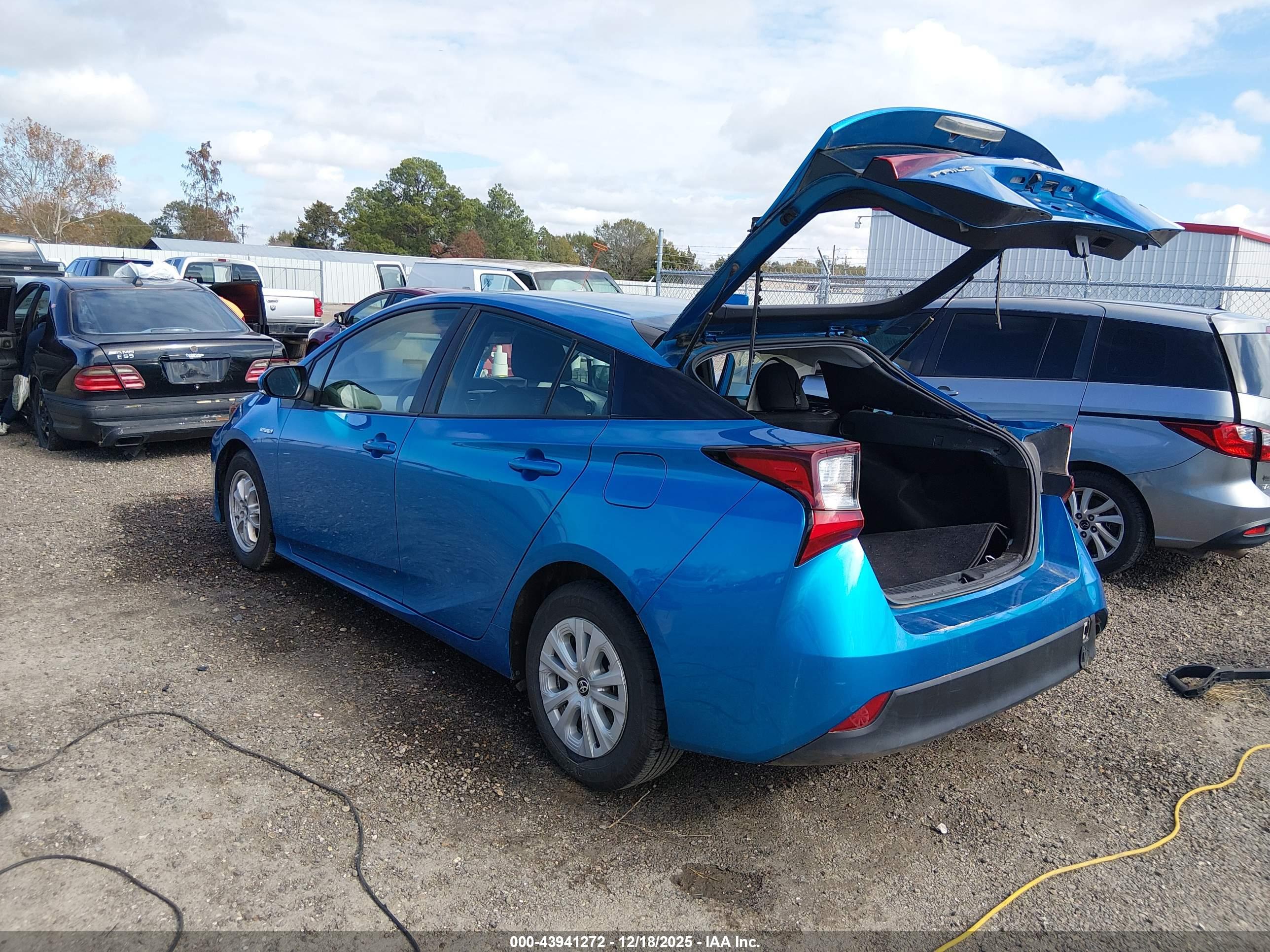 TOYOTA PRIUS image 3
