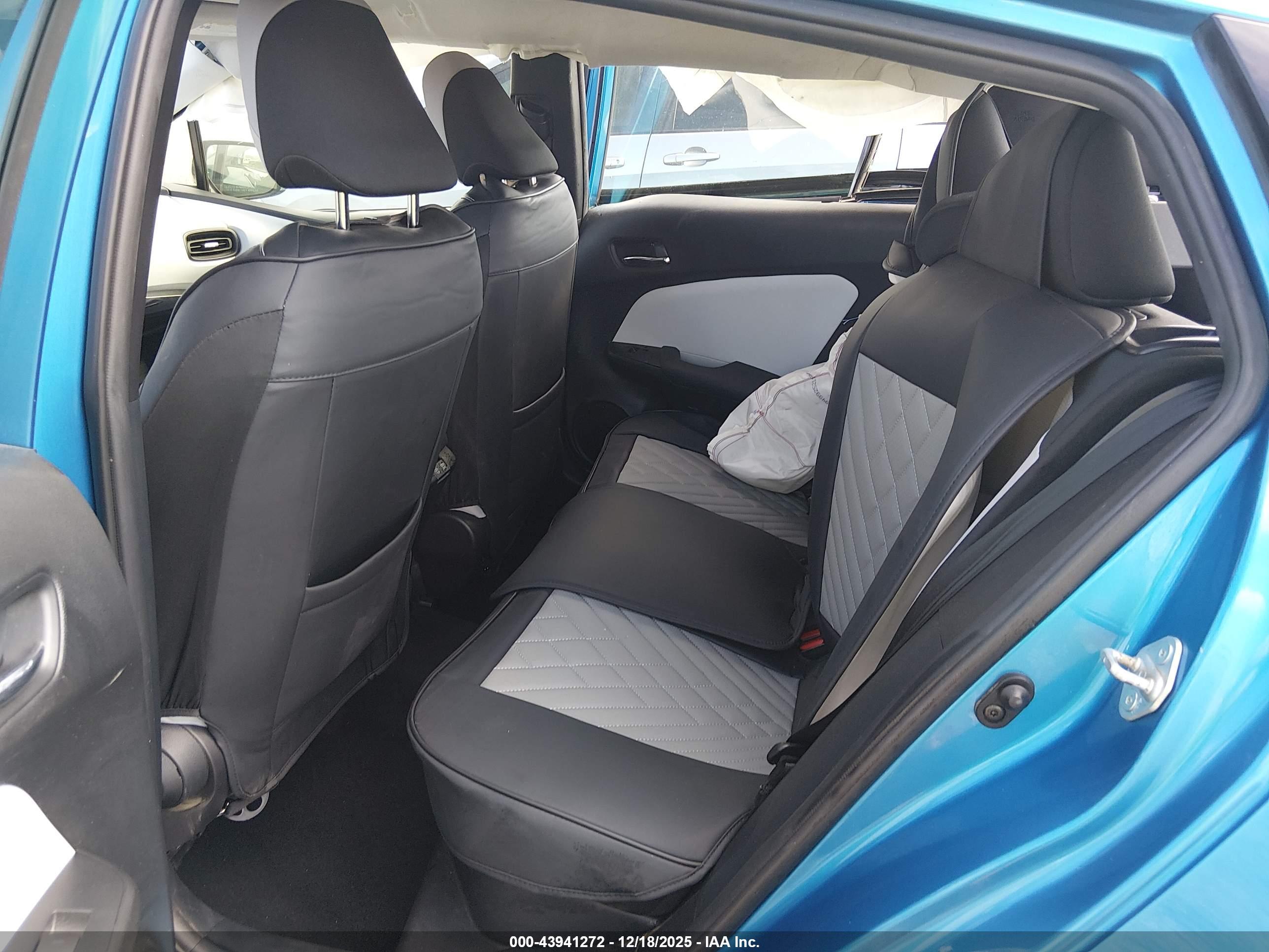 TOYOTA PRIUS image 8