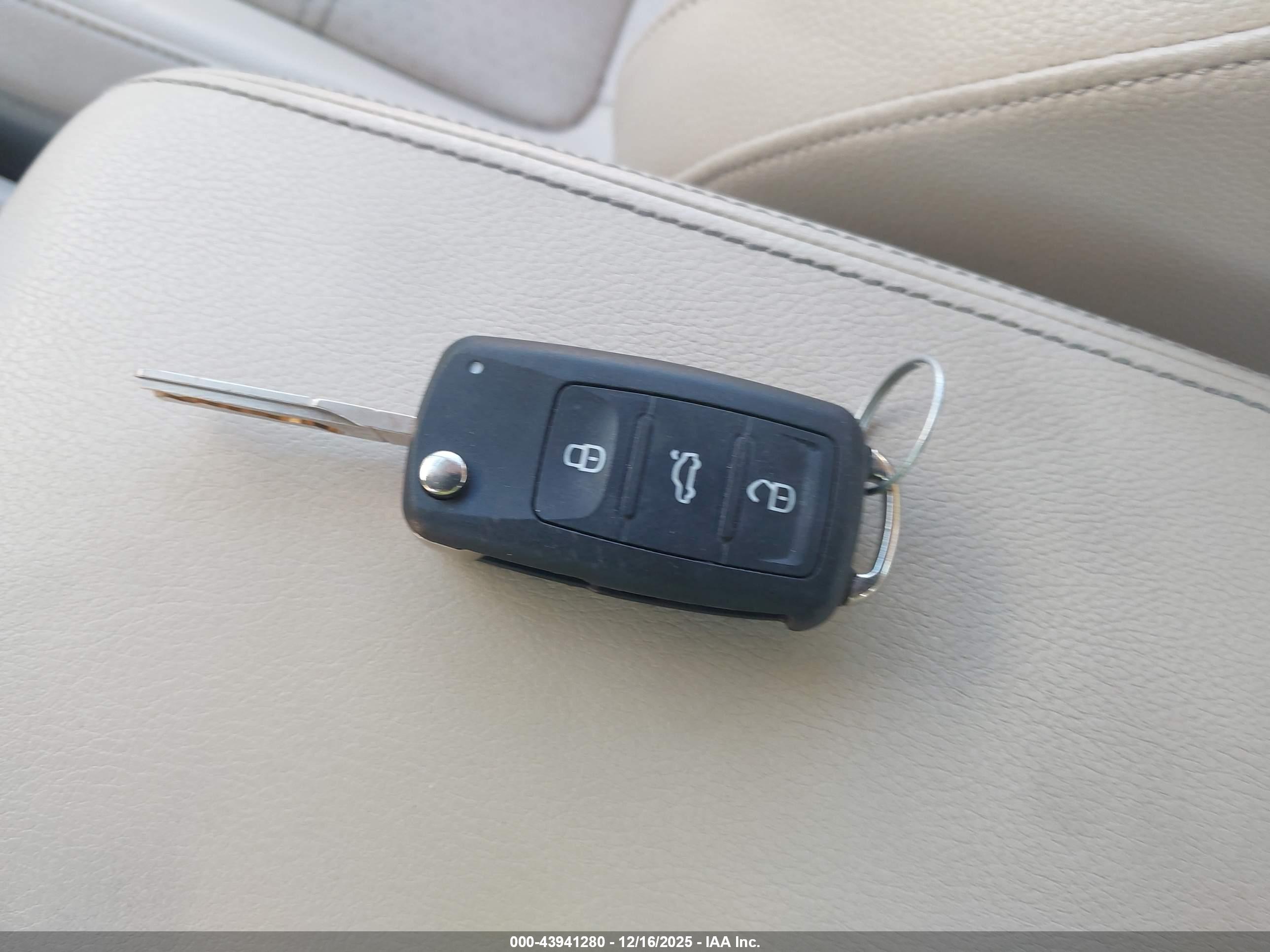 VOLKSWAGEN PASSAT image 11