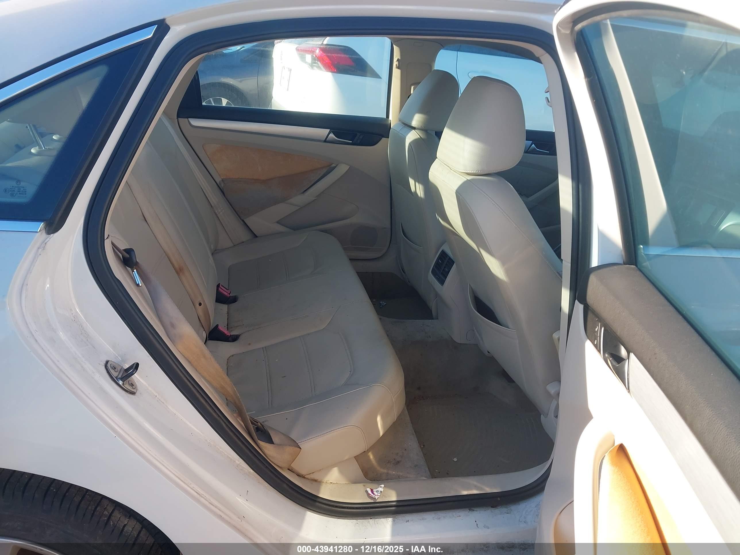 VOLKSWAGEN PASSAT image 8