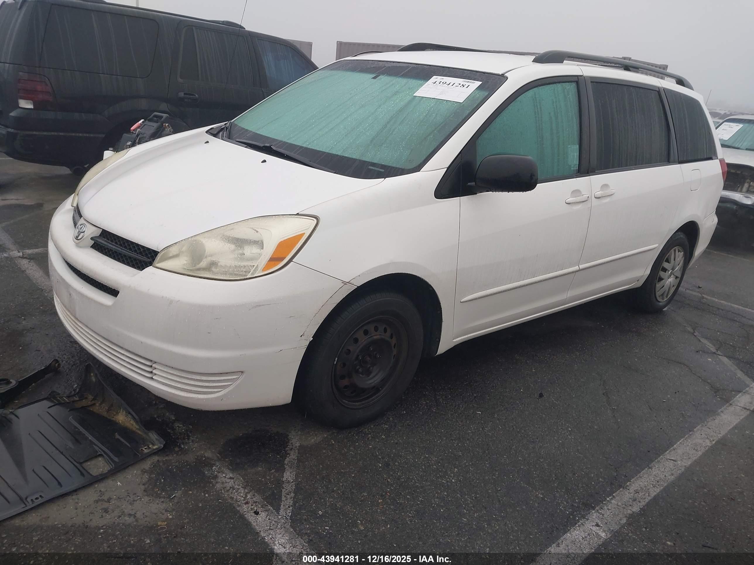 TOYOTA SIENNA image 2