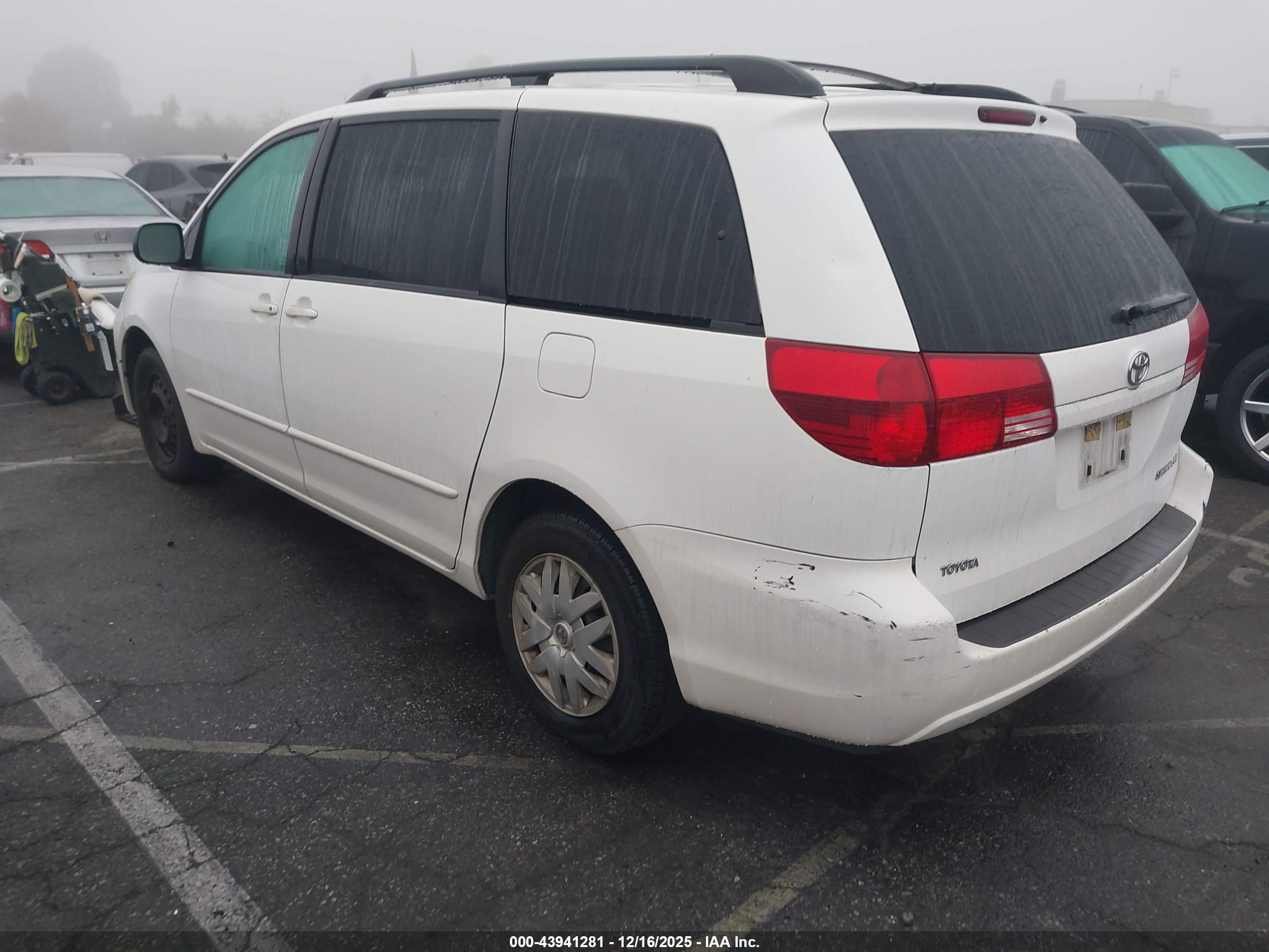 TOYOTA SIENNA image 3