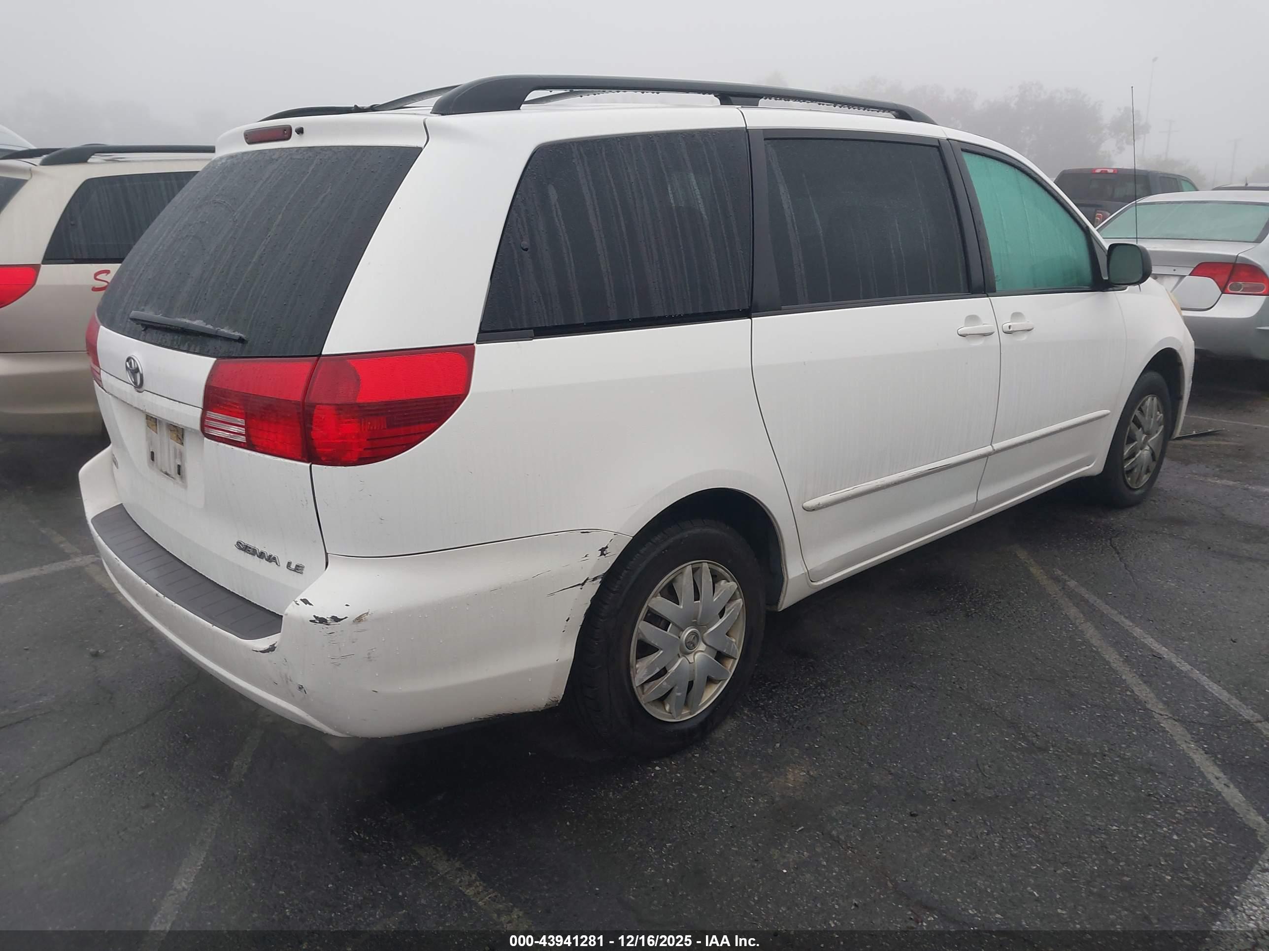 TOYOTA SIENNA image 4