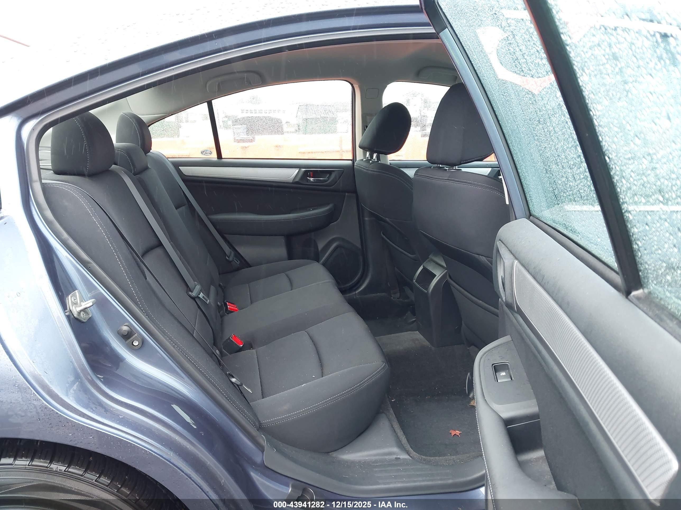 SUBARU LEGACY image 8