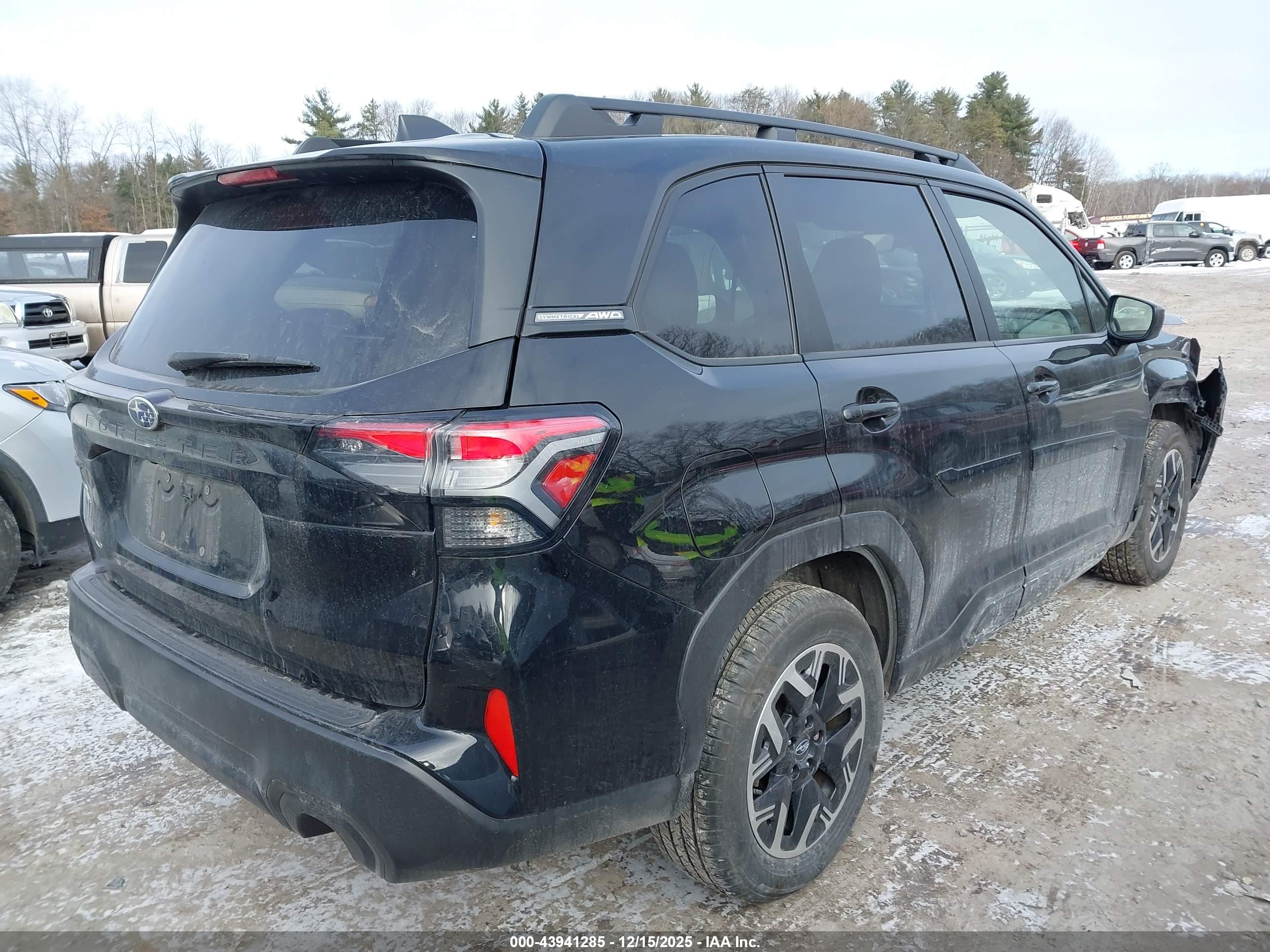 SUBARU FORESTER image 4